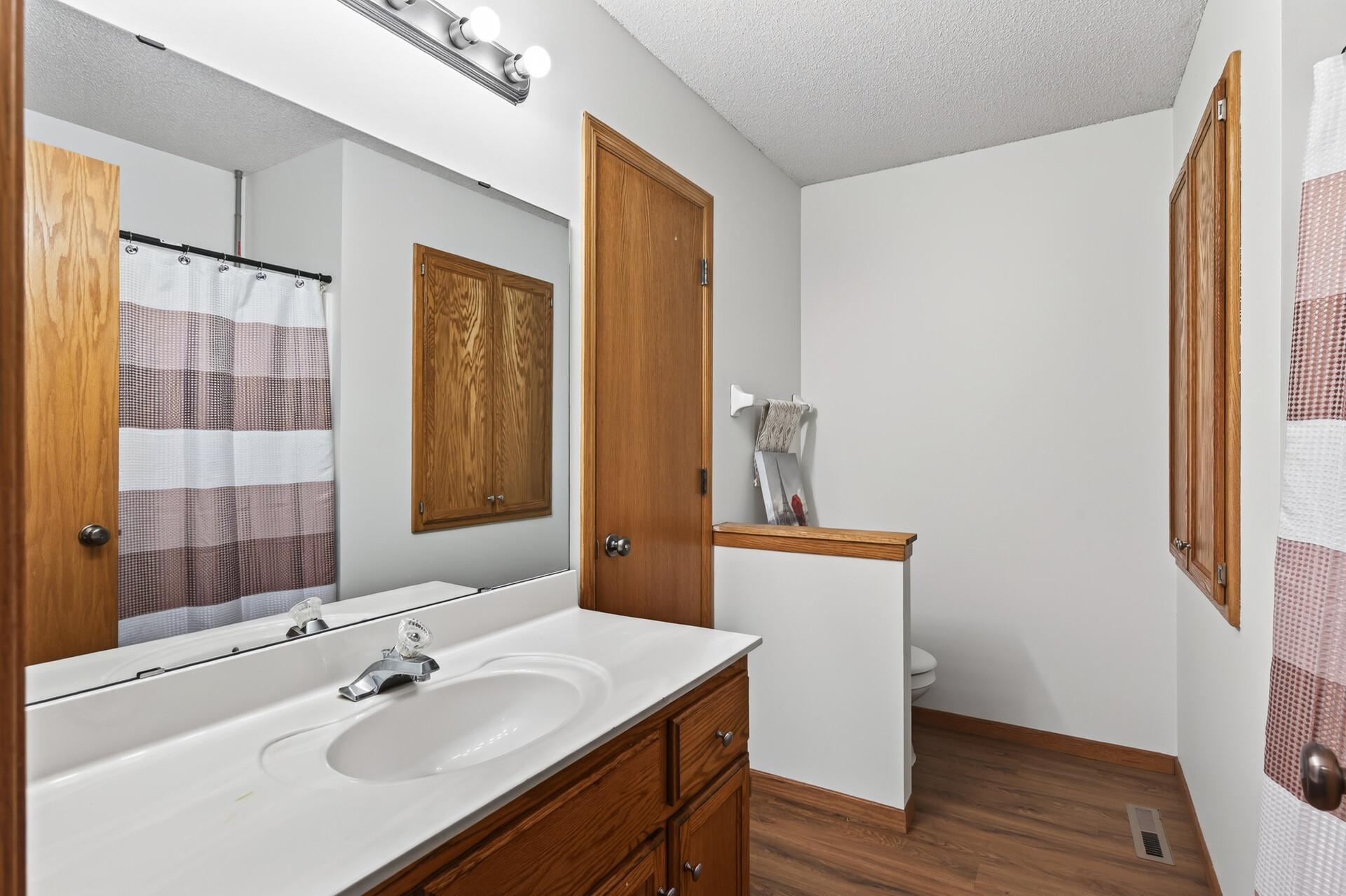 5040 Edinburgh Way Property Photo 14