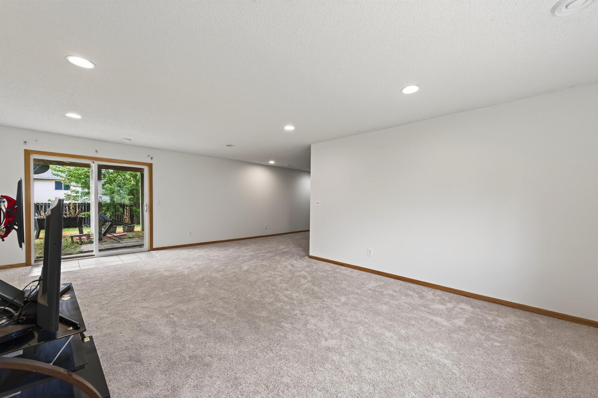 5040 Edinburgh Way Property Photo 29