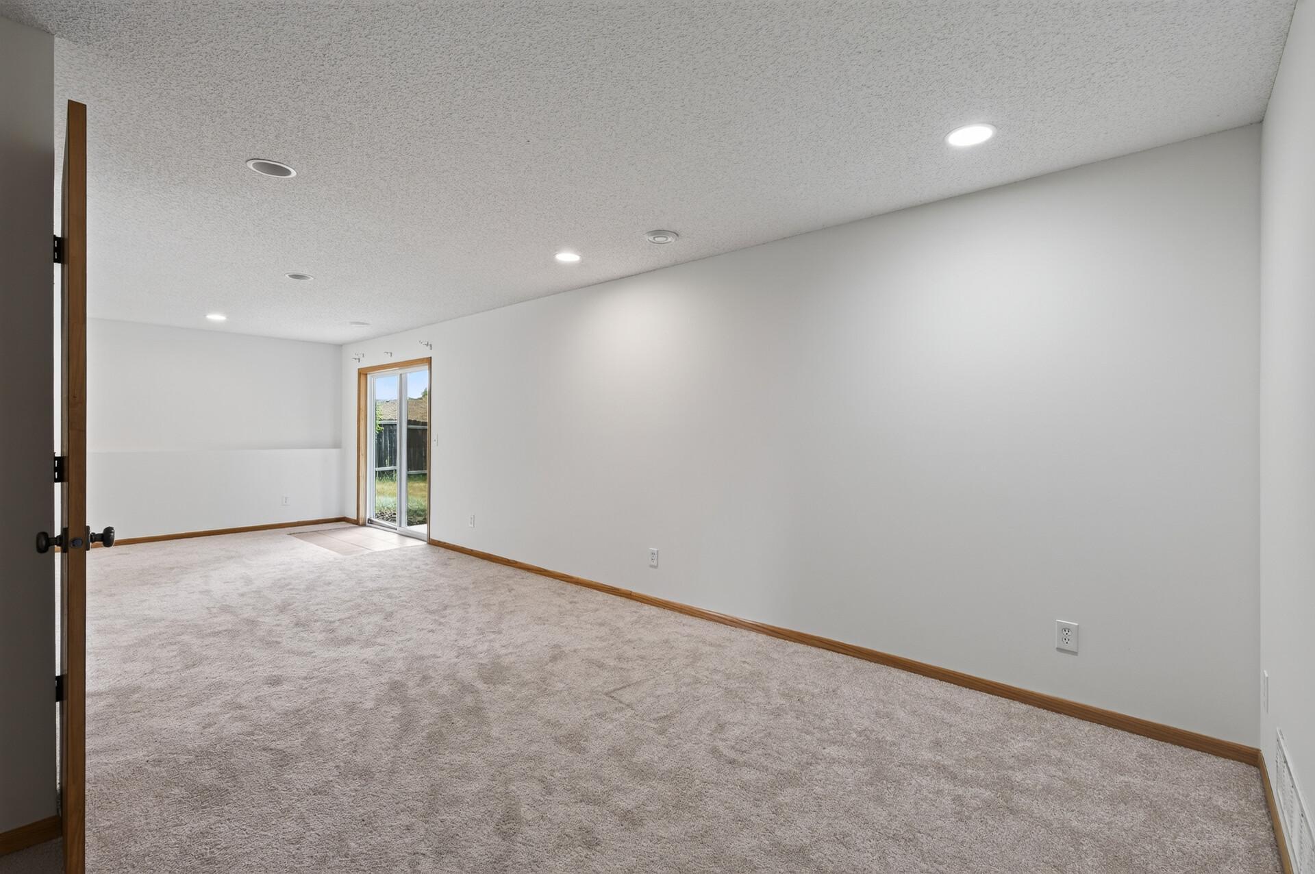 5040 Edinburgh Way Property Photo 35