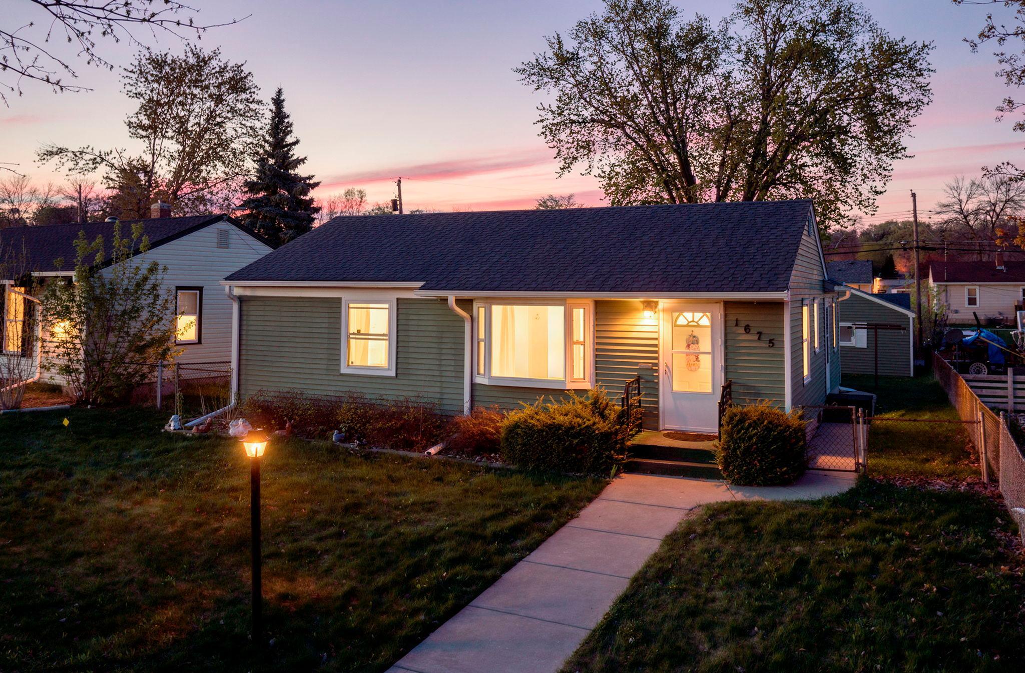 1675 Iowa Avenue E Property Photo 1