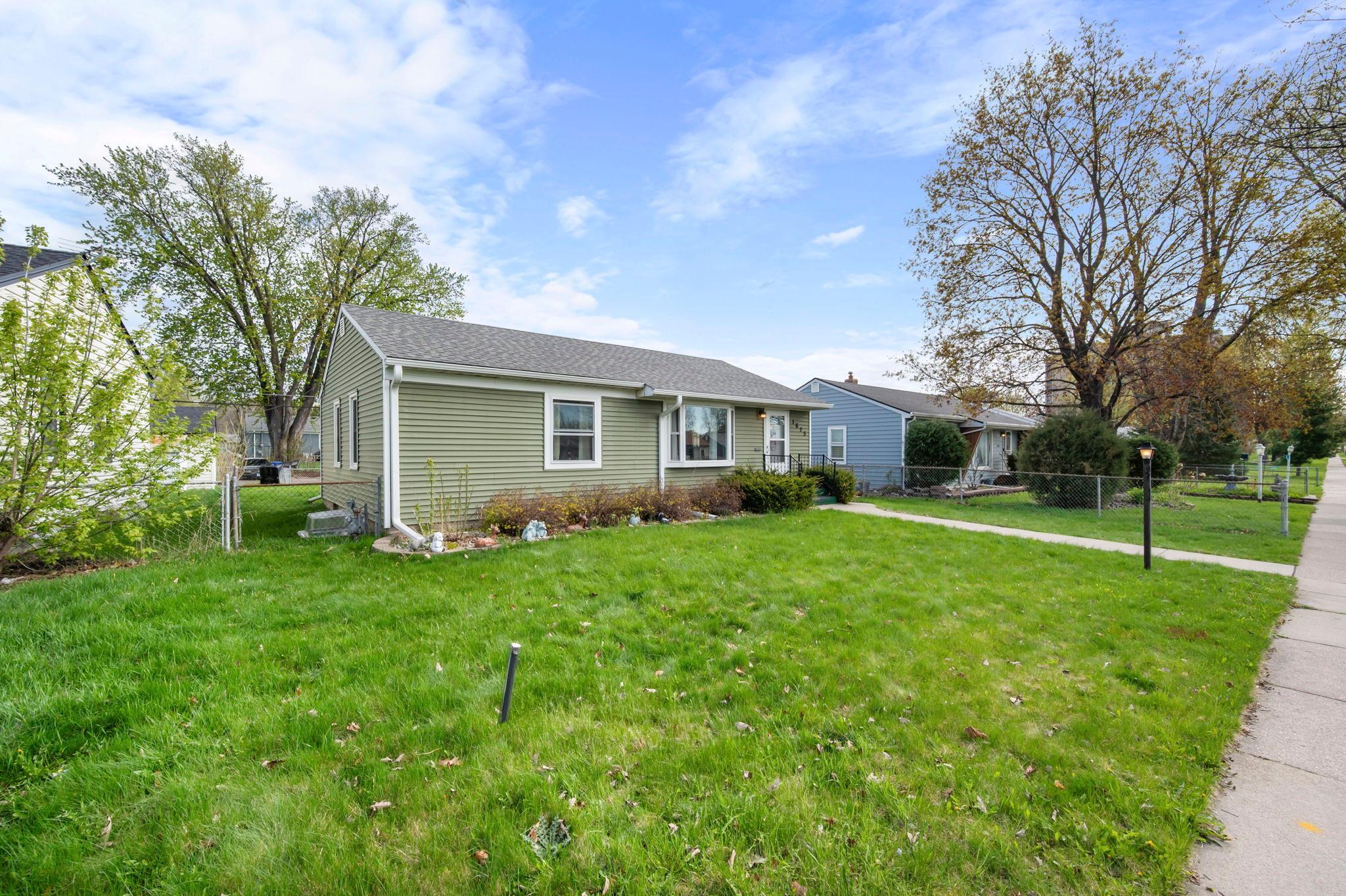 1675 Iowa Avenue E Property Photo 2
