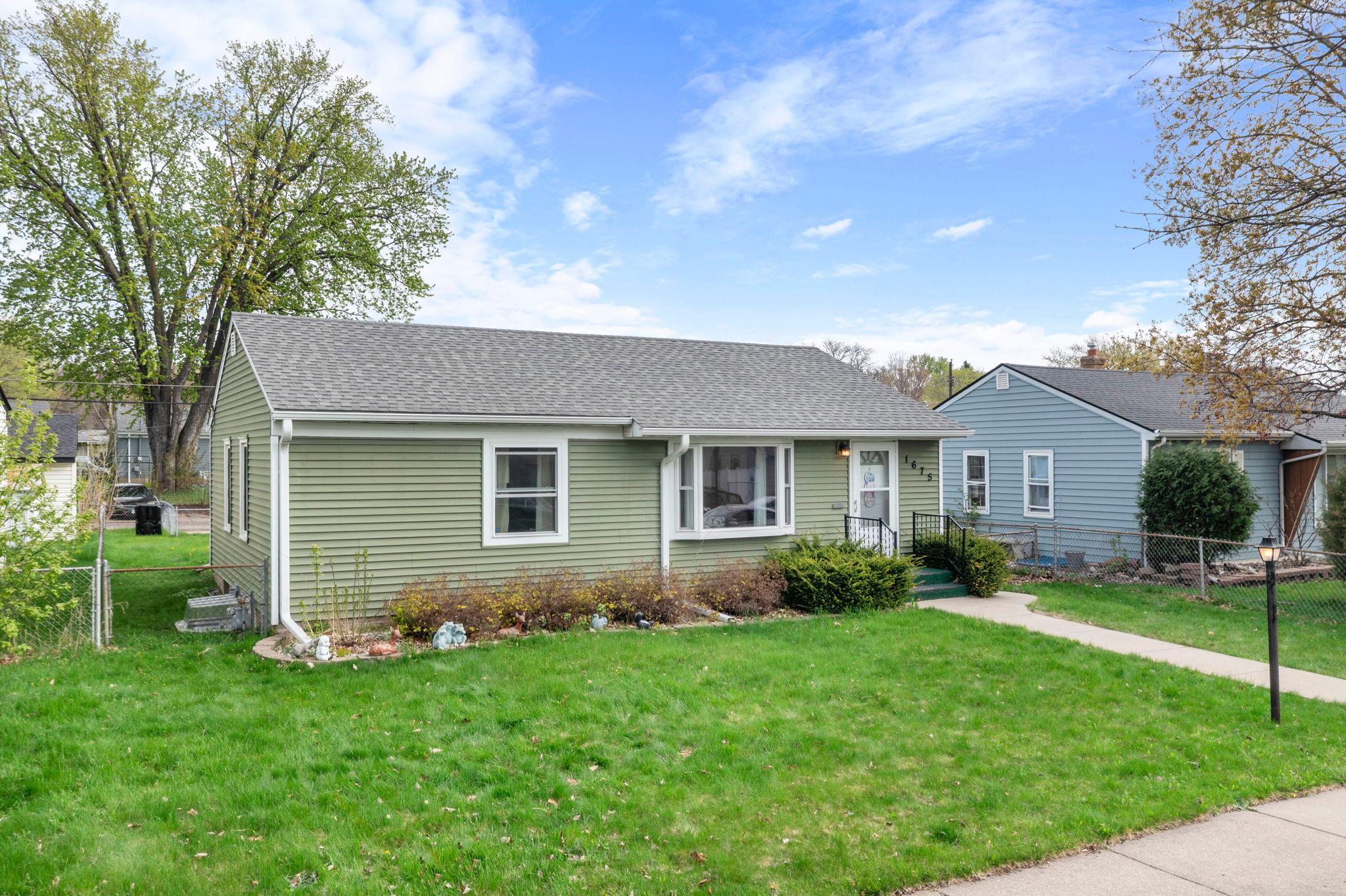 1675 Iowa Avenue E Property Photo 4