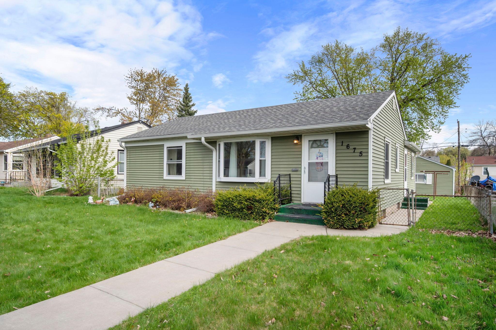1675 Iowa Avenue E Property Photo 7