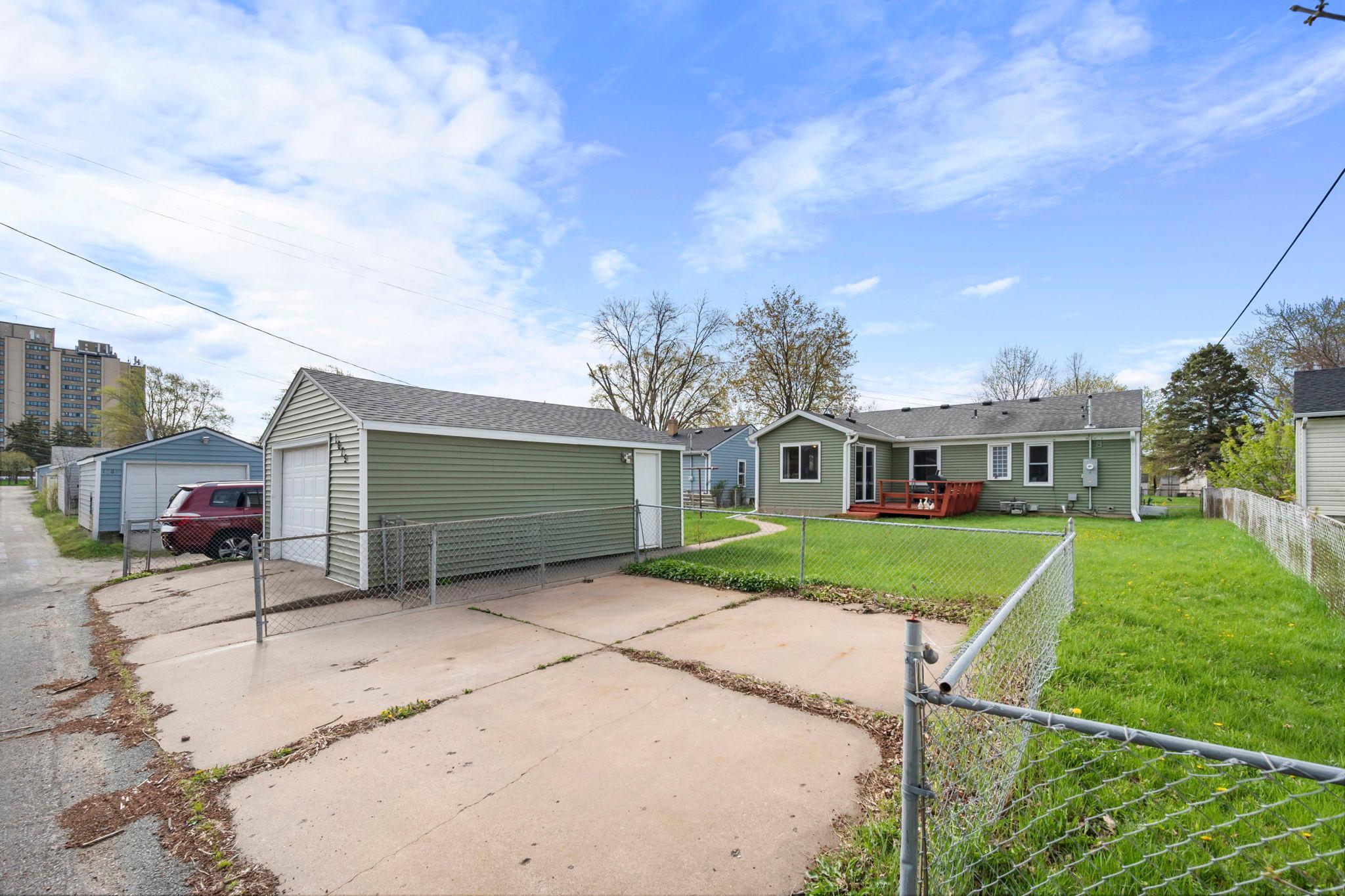 1675 Iowa Avenue E Property Photo 45