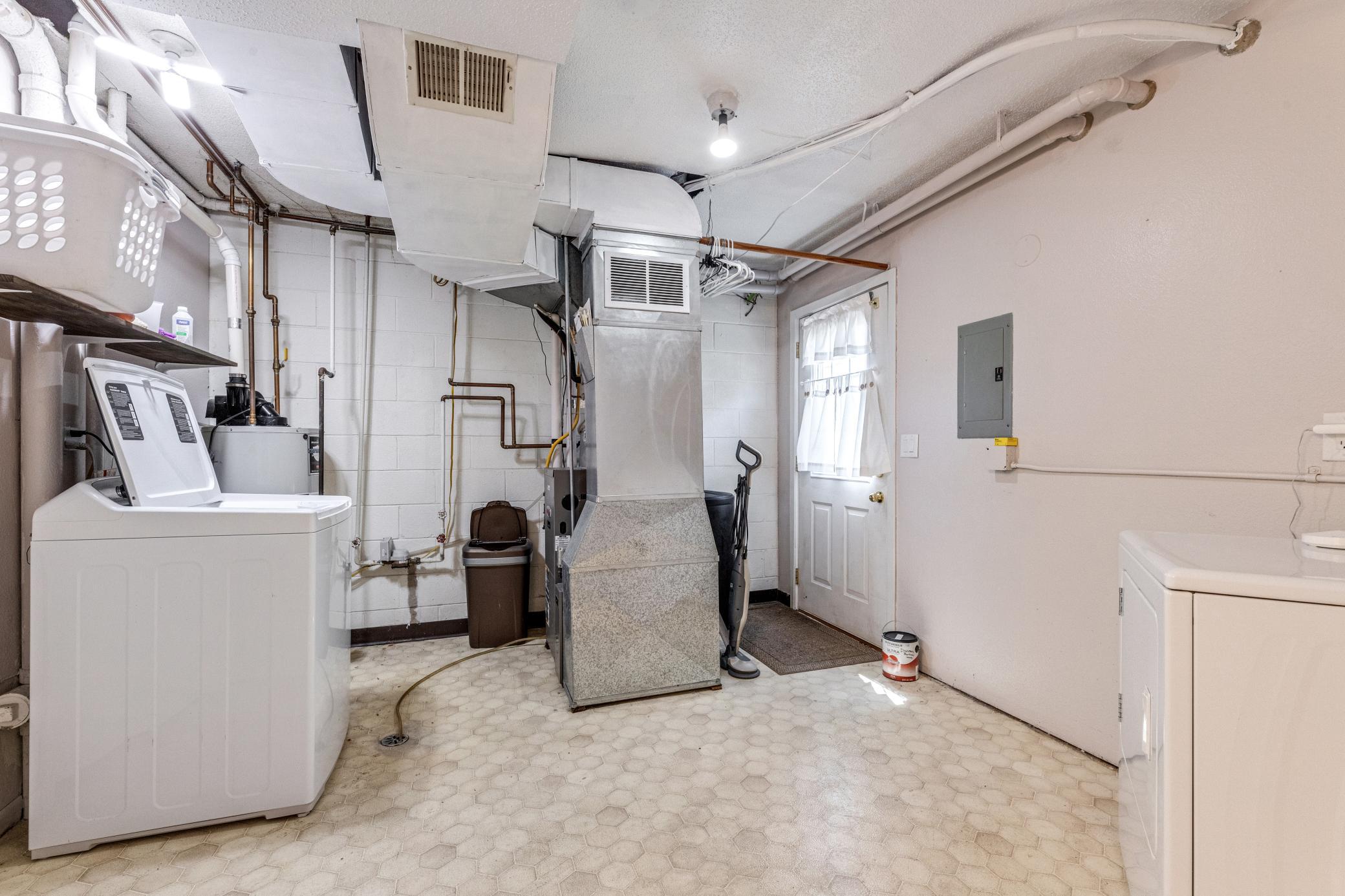 817 Kingston Street N Property Photo 19