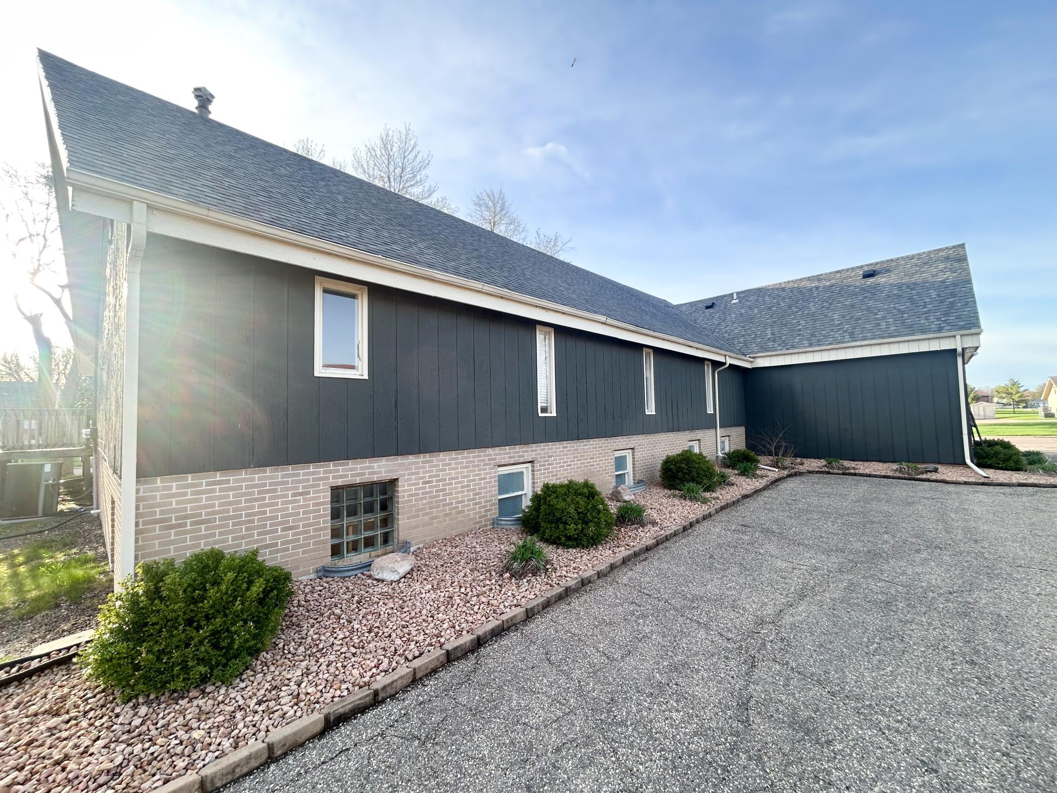 627 Clary Street Property Photo 6