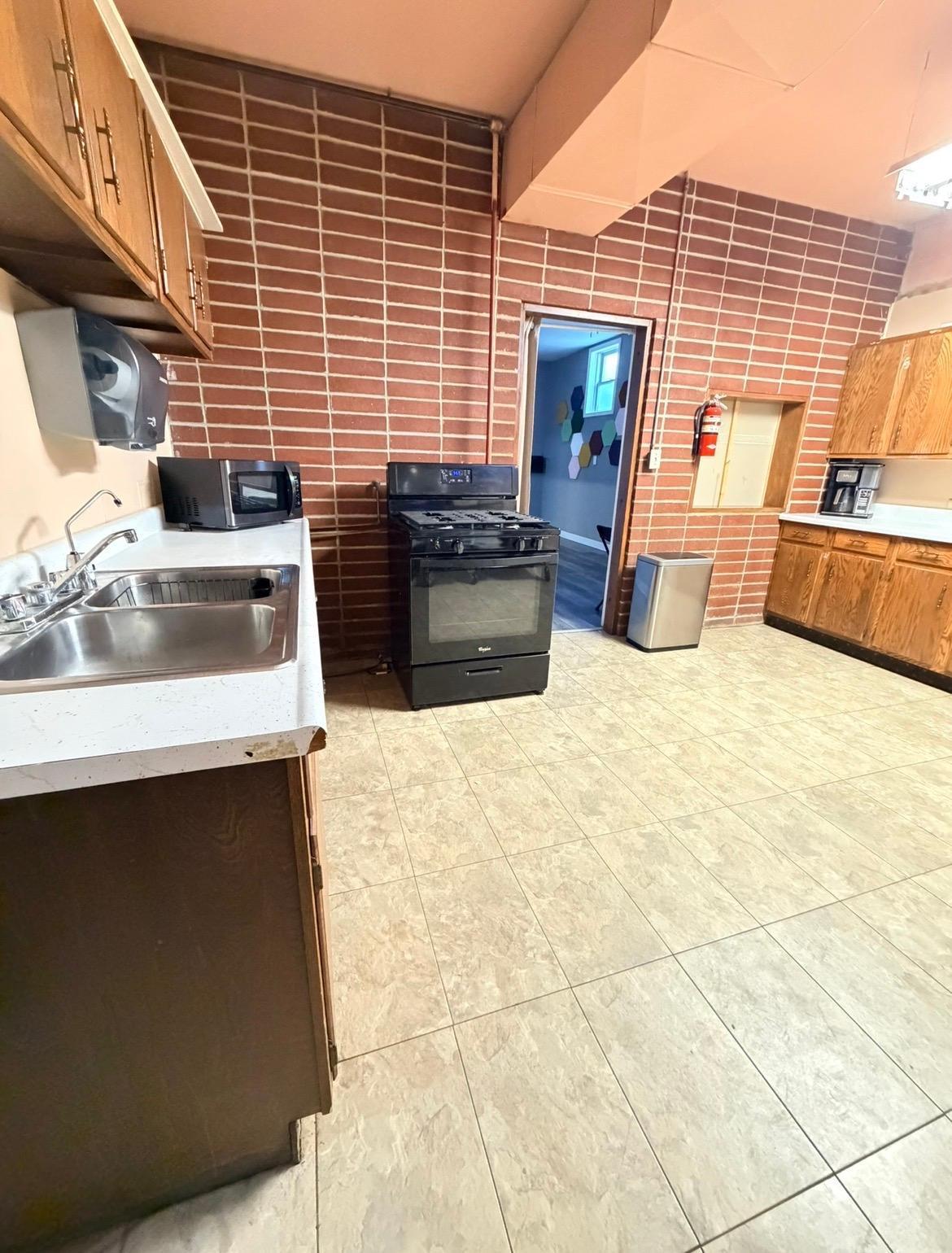 627 Clary Street Property Photo 24
