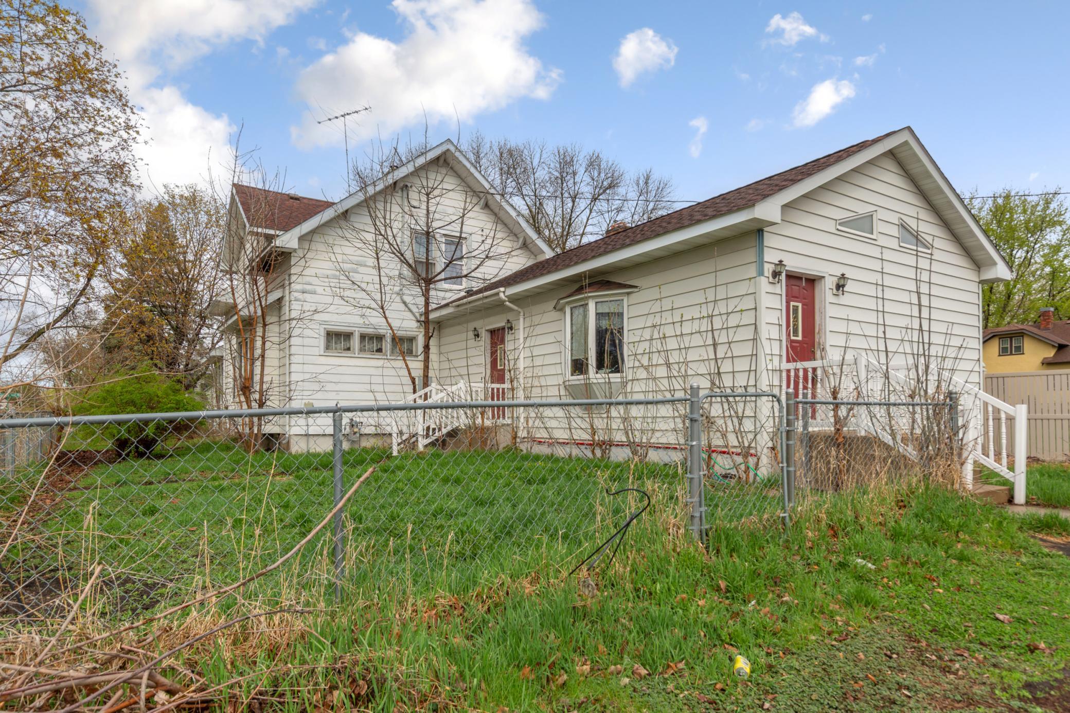 1606 Greeley Avenue N Property Photo 2