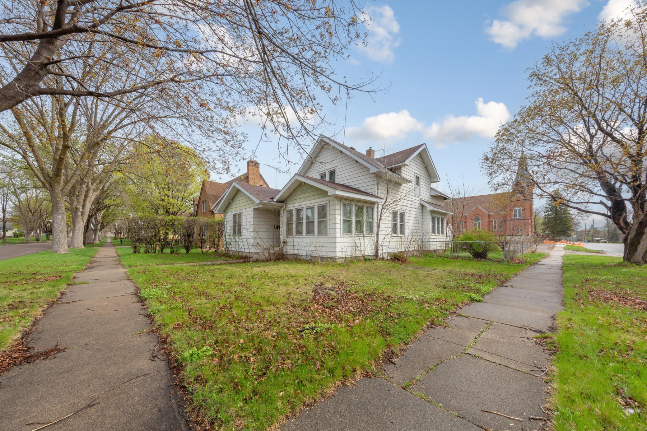 1606 Greeley Avenue N Property Photo 5