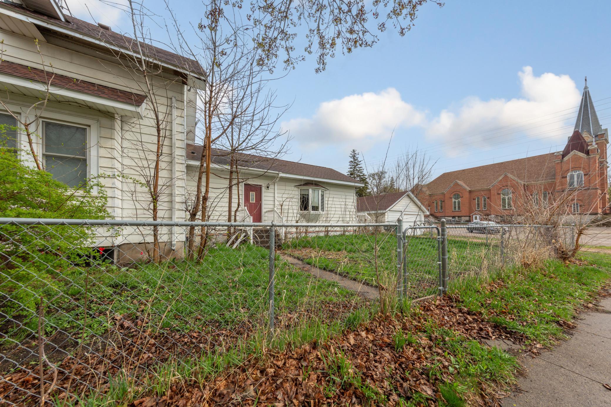 1606 Greeley Avenue N Property Photo 7