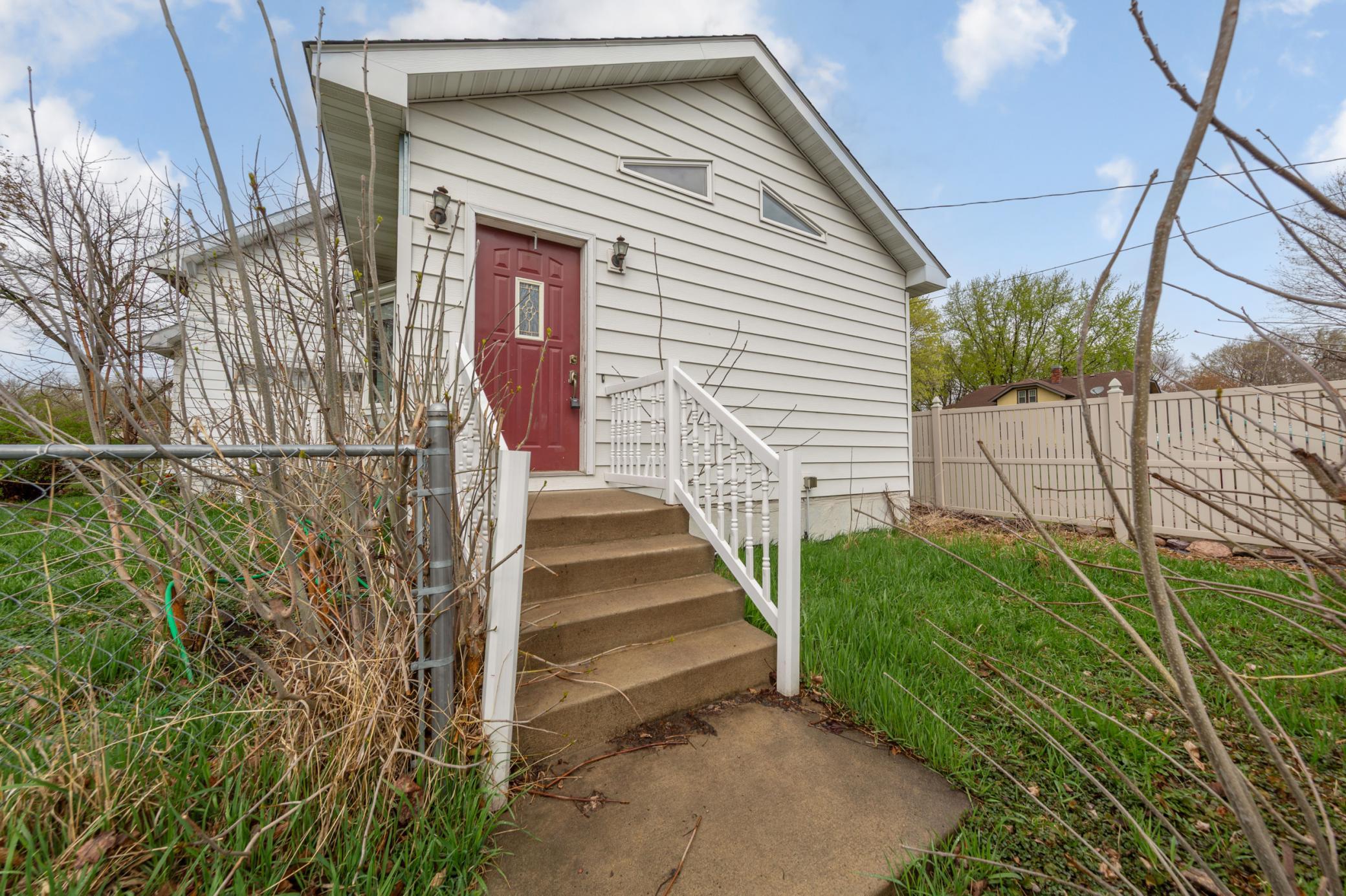 1606 Greeley Avenue N Property Photo 8