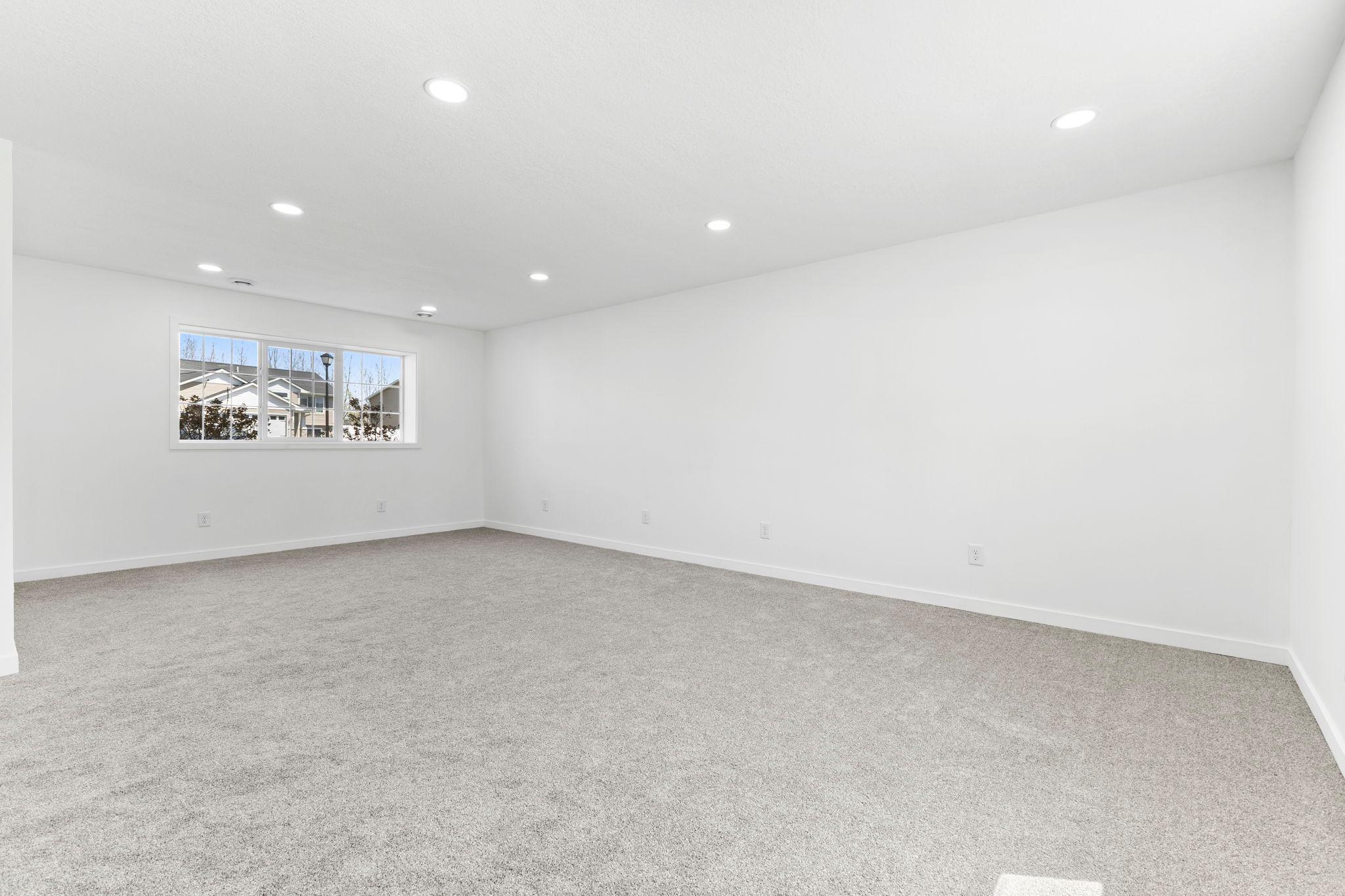 7905 Lambert Avenue Ne Property Photo 28