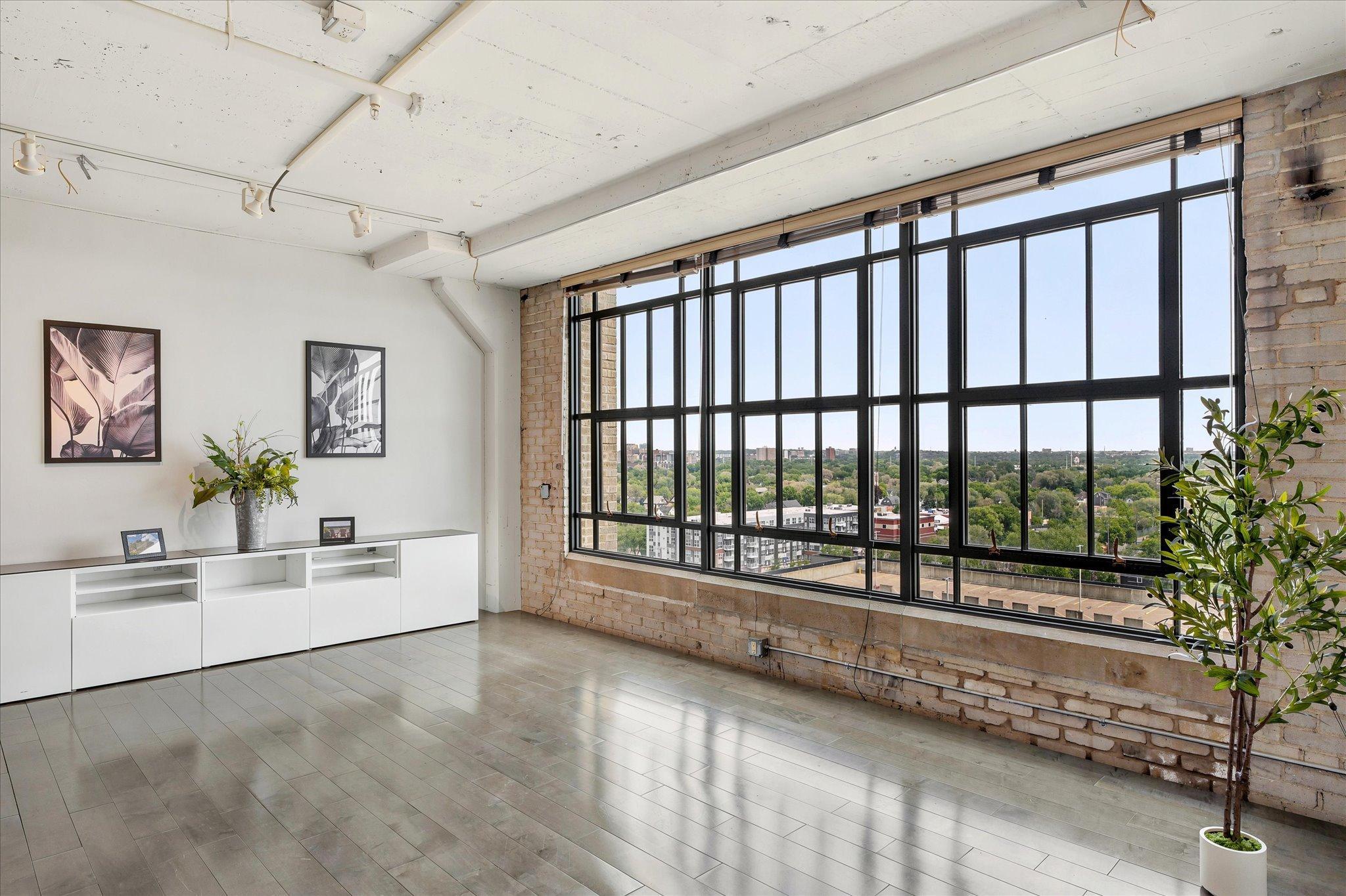 2929 Chicago Avenue 1002 Property Photo 4
