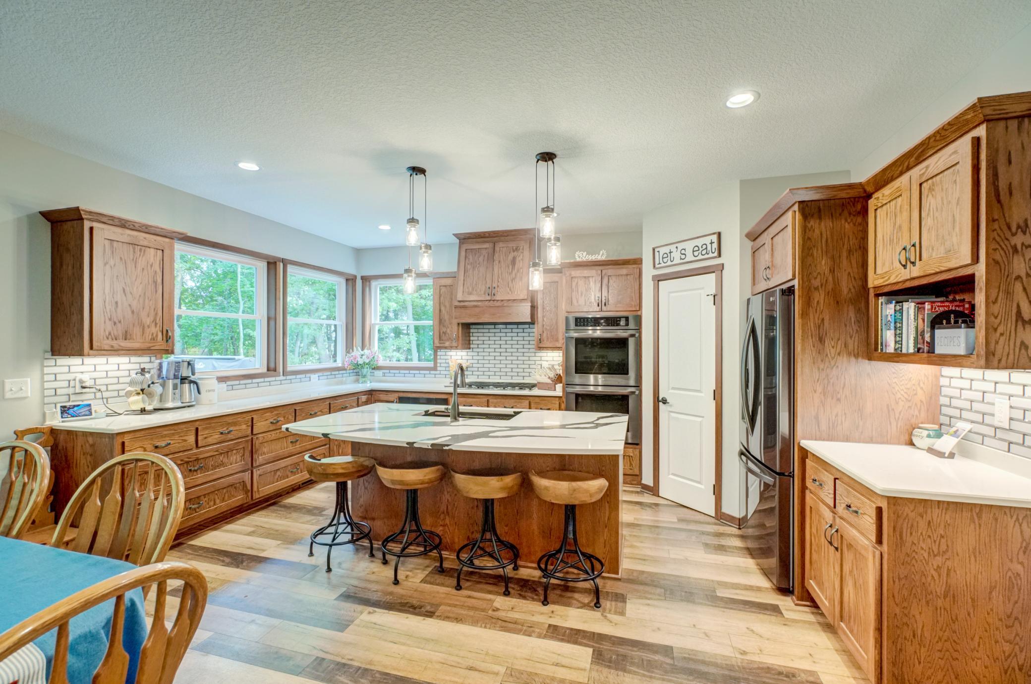 19180 Meadowridge Ln Circle N Property Photo 9