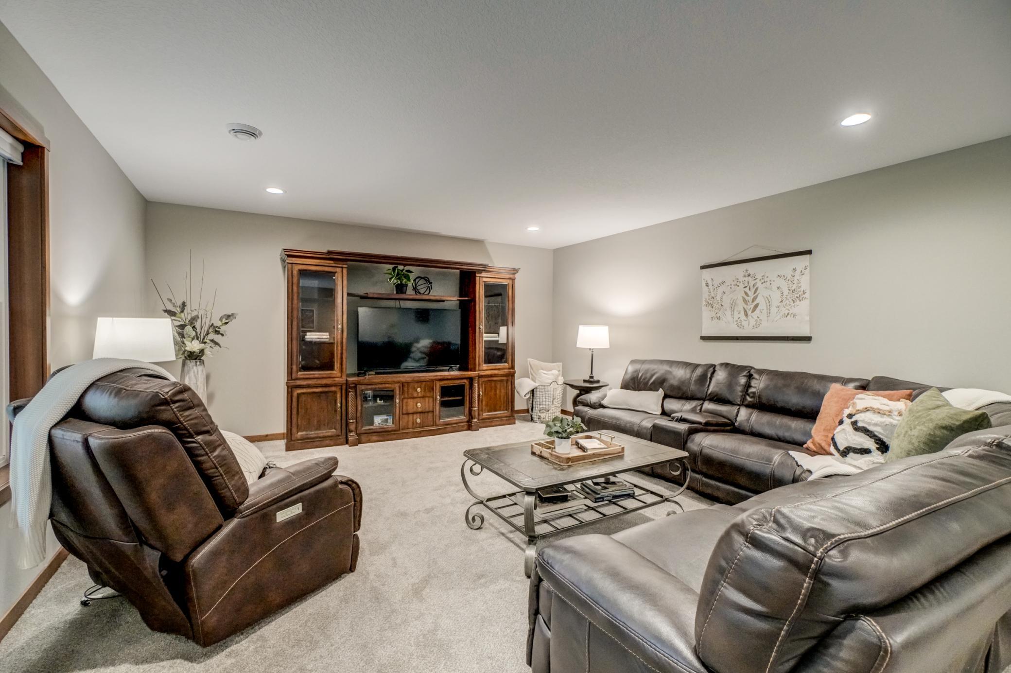 19180 Meadowridge Ln Circle N Property Photo 42