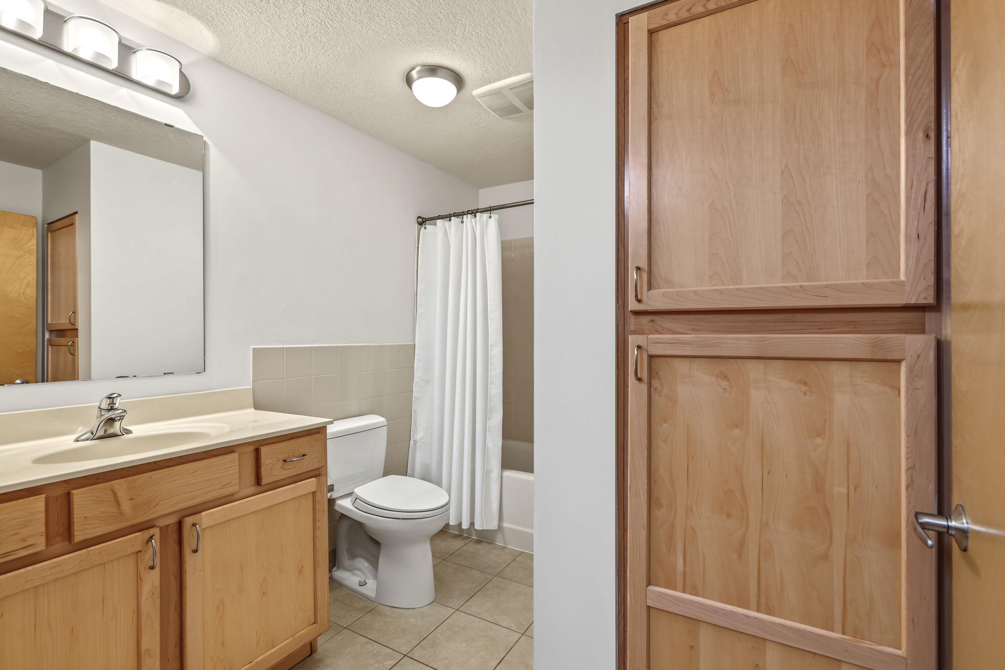 2405 39th Avenue Ne 205 Property Photo 21