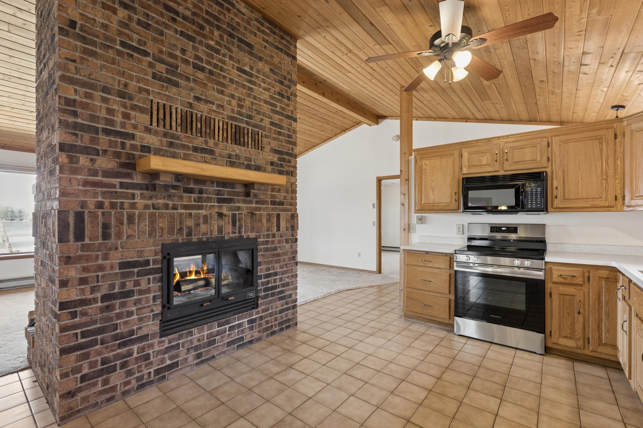 19548 Blue Lane E Property Photo 19