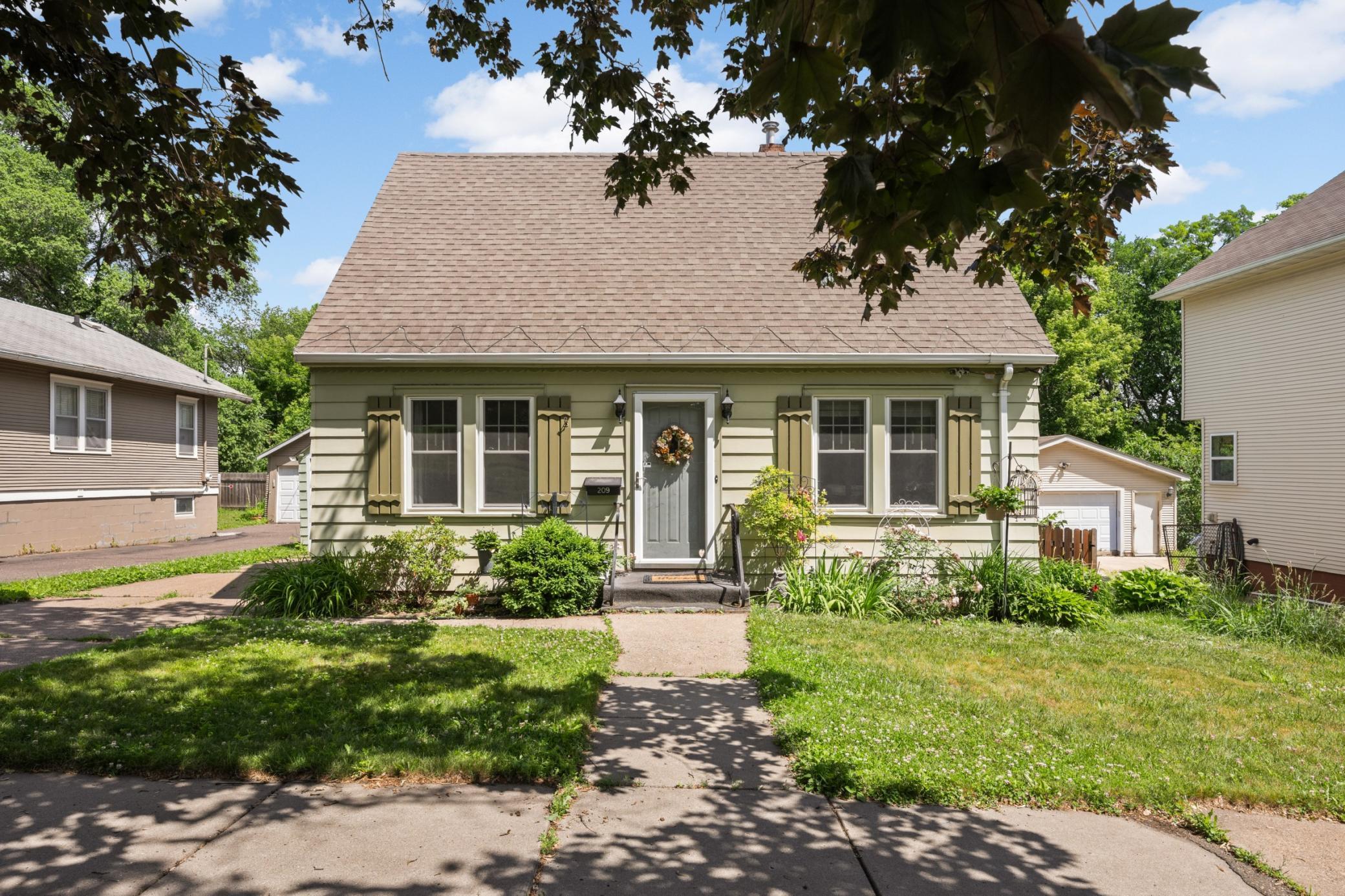 209 Robie Street W Property Photo 1