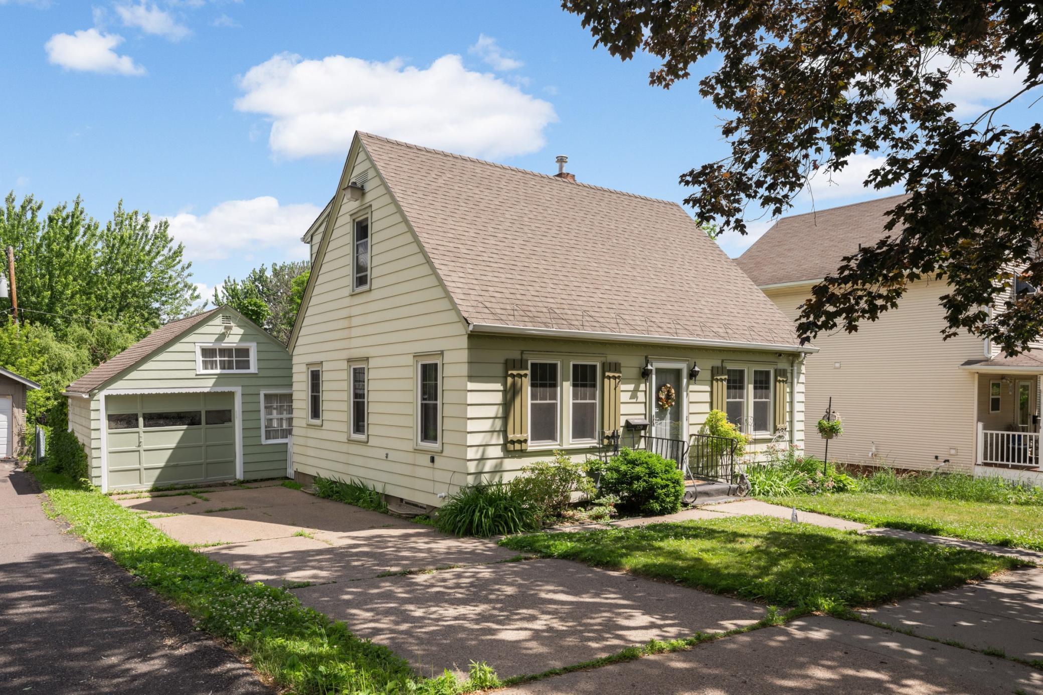 209 Robie Street W Property Photo 3