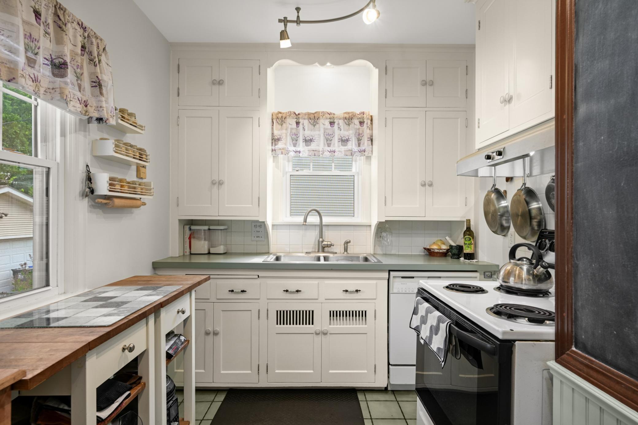 209 Robie Street W Property Photo 9