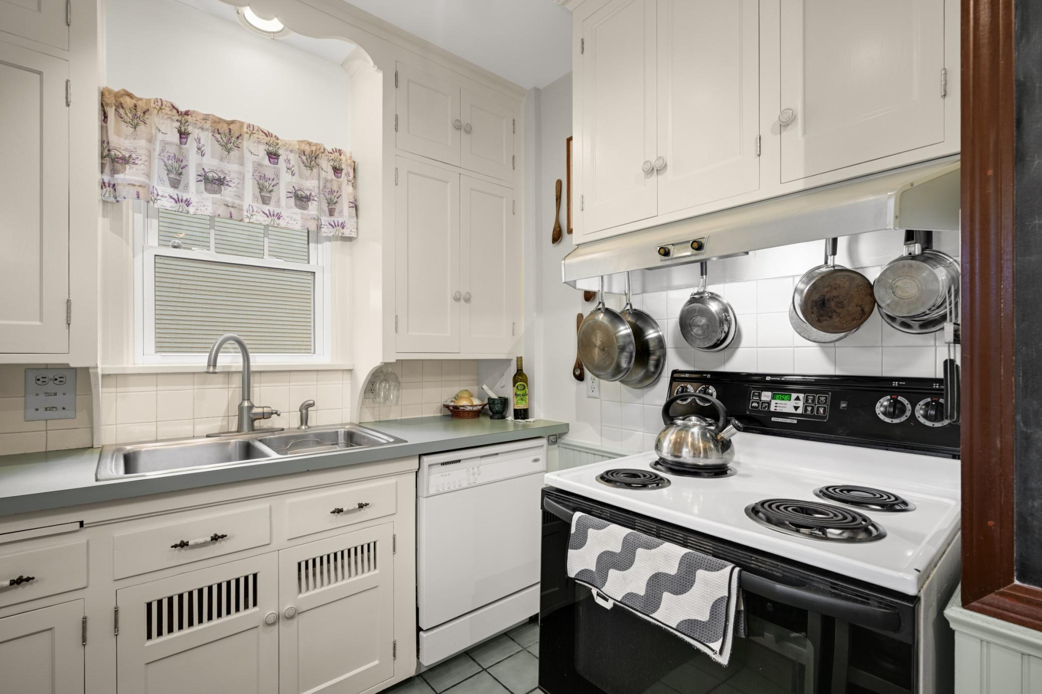 209 Robie Street W Property Photo 10