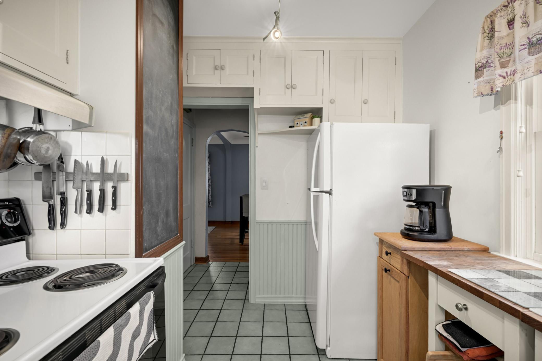 209 Robie Street W Property Photo 11