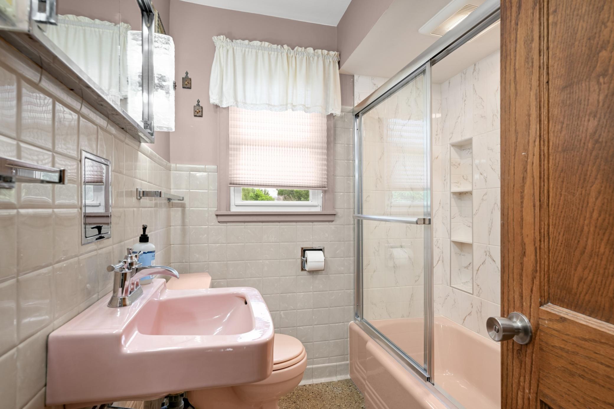 209 Robie Street W Property Photo 20