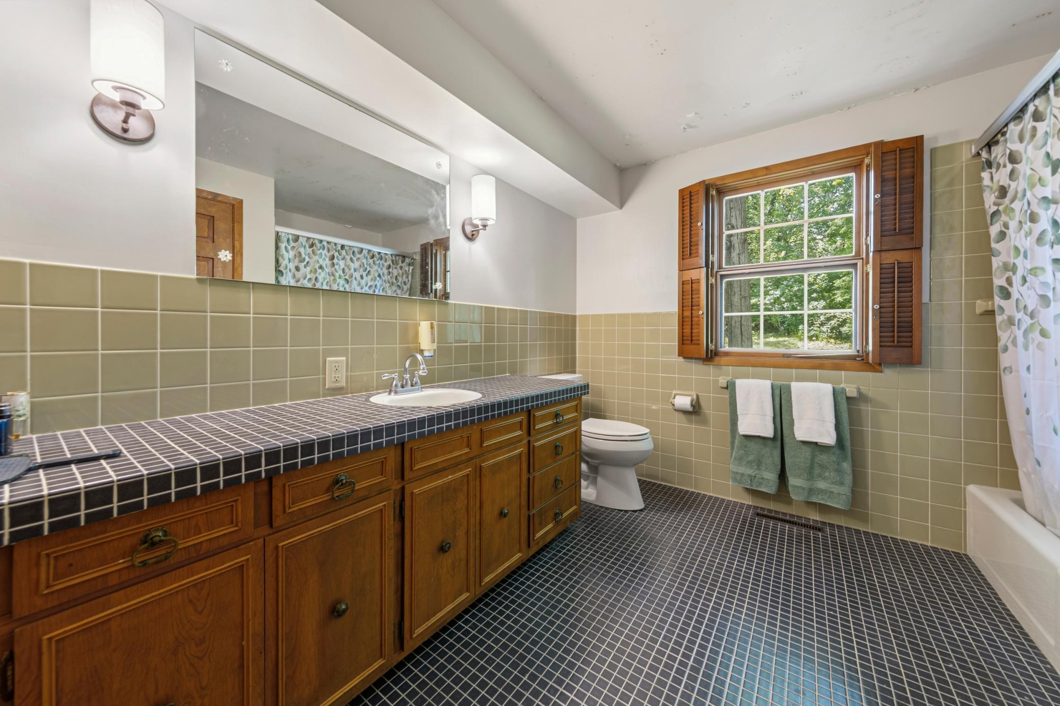 2100 Linn Drive Property Photo 17