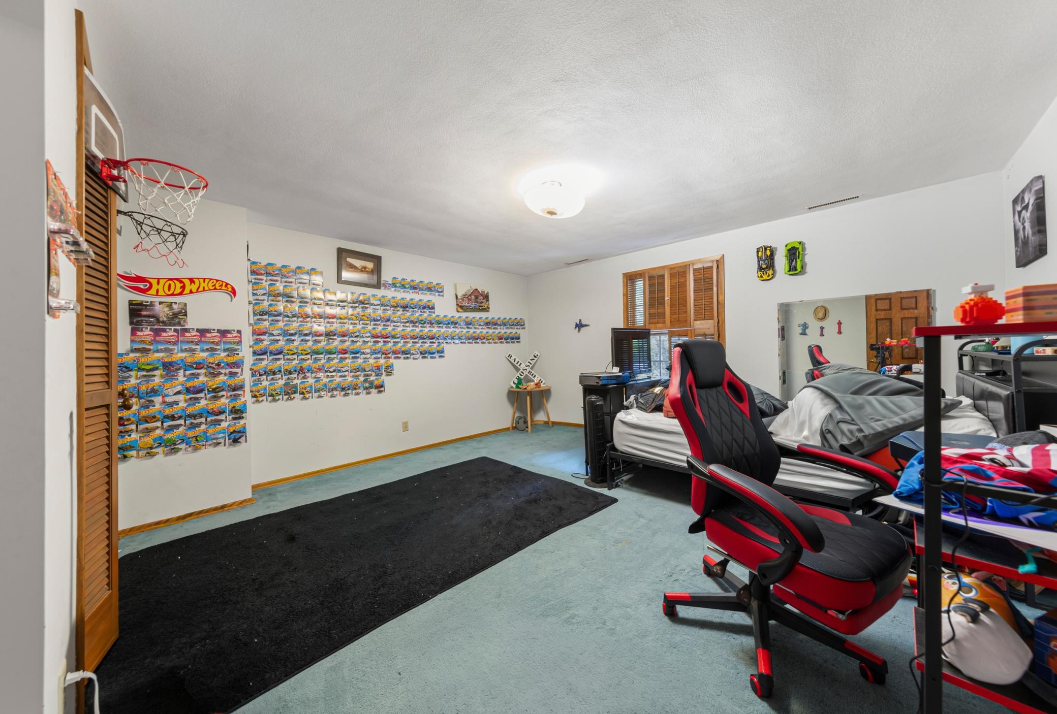 2100 Linn Drive Property Photo 25