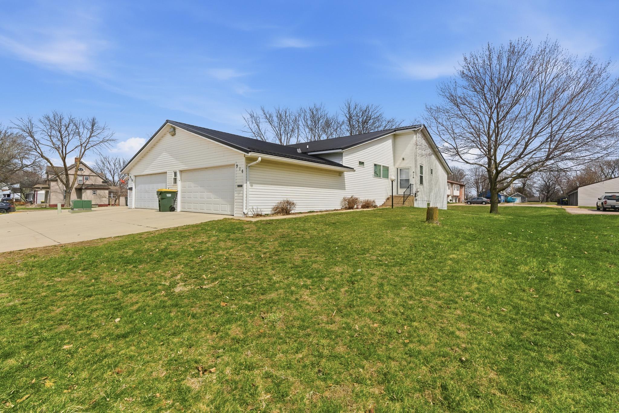 916 Armstrong Boulevard N Property Photo 1