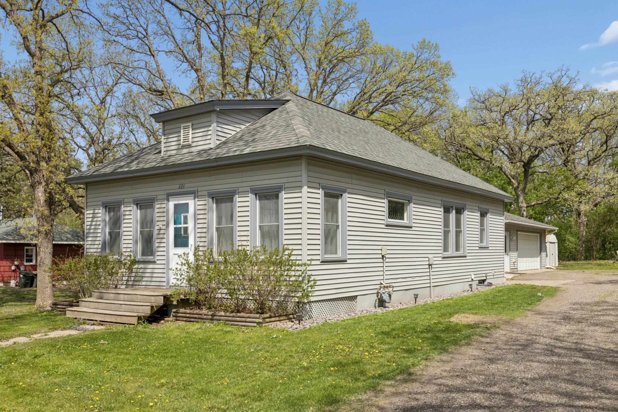 621 Hazel Avenue E Property Photo 1