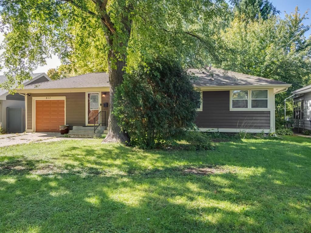 817 Vincent Avenue N Property Photo 1
