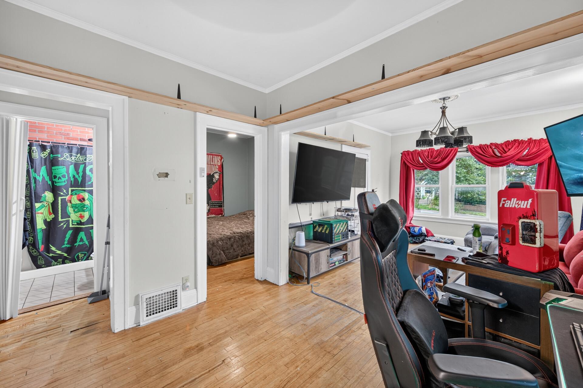 3455 Girard Avenue N Property Photo 3