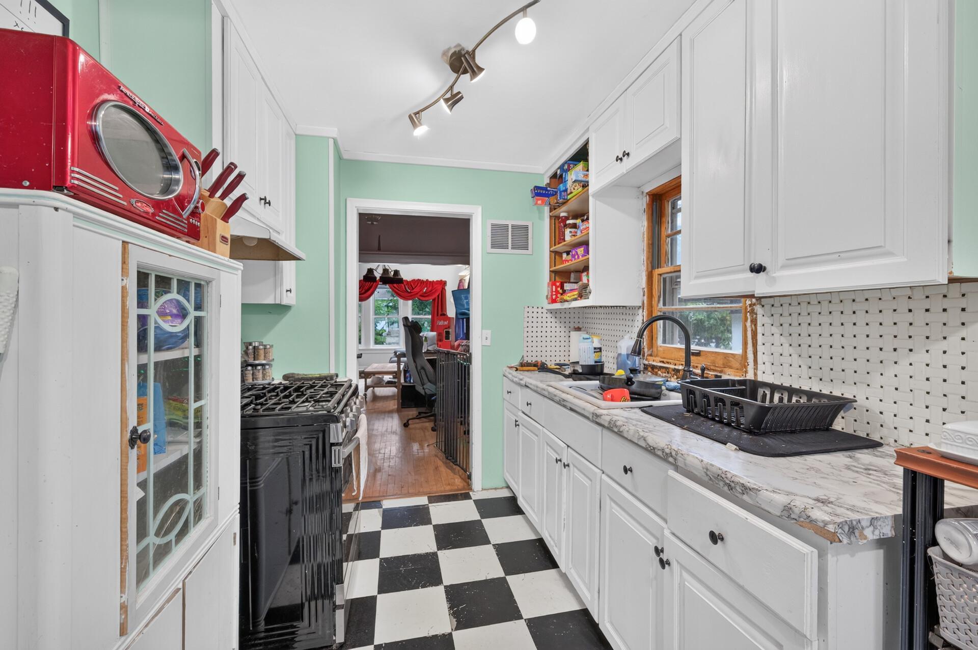 3455 Girard Avenue N Property Photo 8