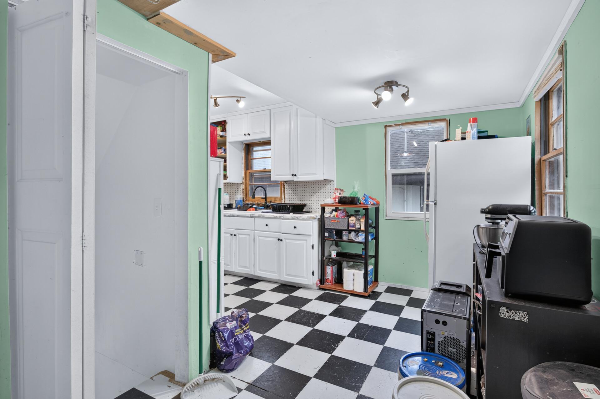 3455 Girard Avenue N Property Photo 9