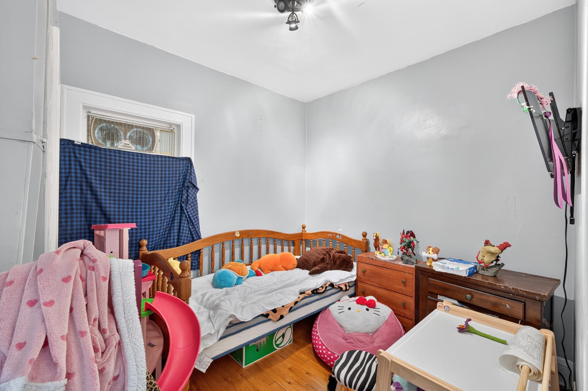 3455 Girard Avenue N Property Photo 12