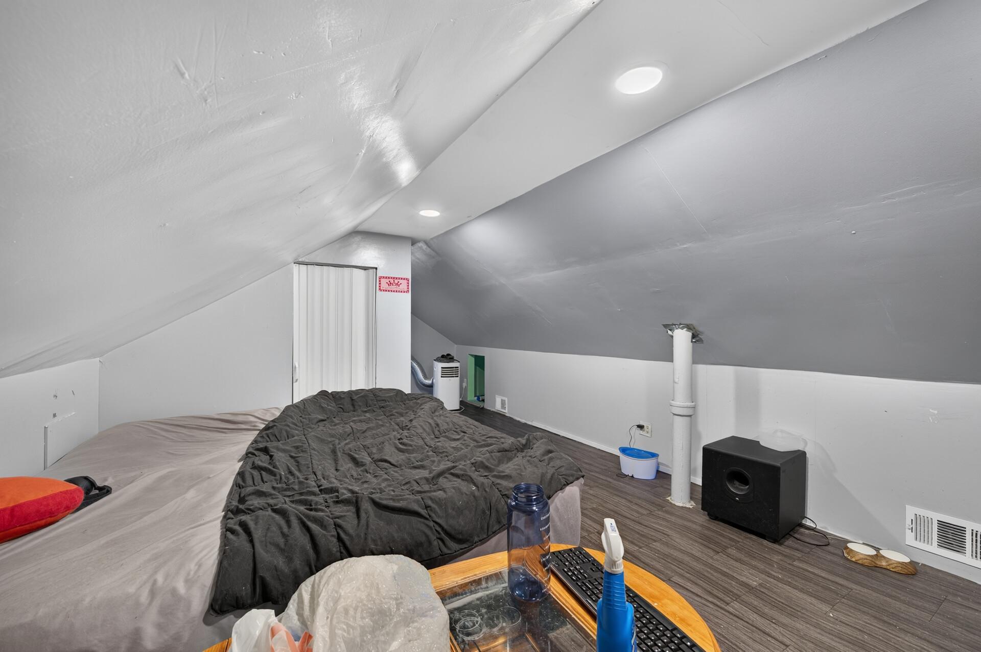 3455 Girard Avenue N Property Photo 13