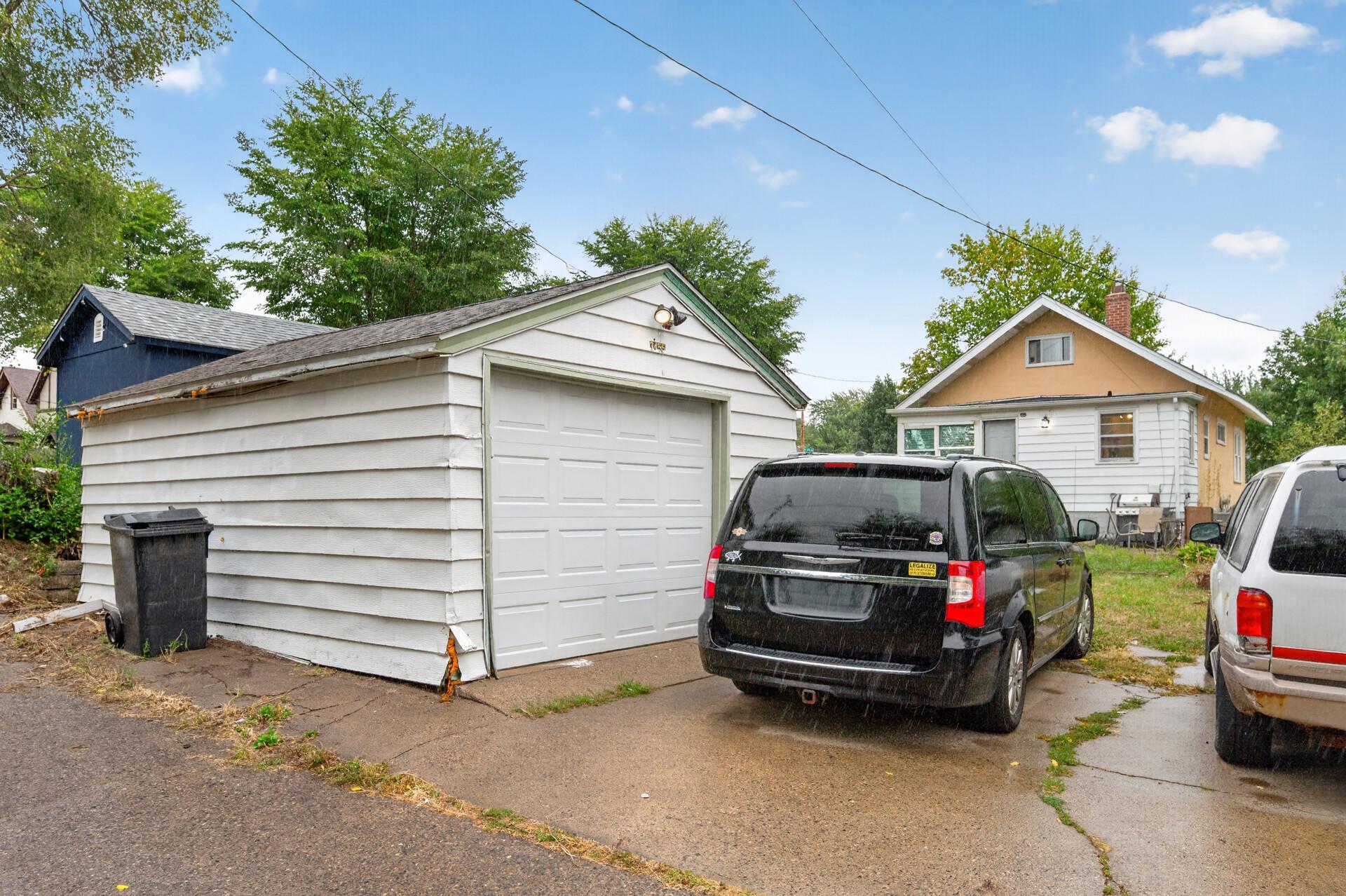 3455 Girard Avenue N Property Photo 22