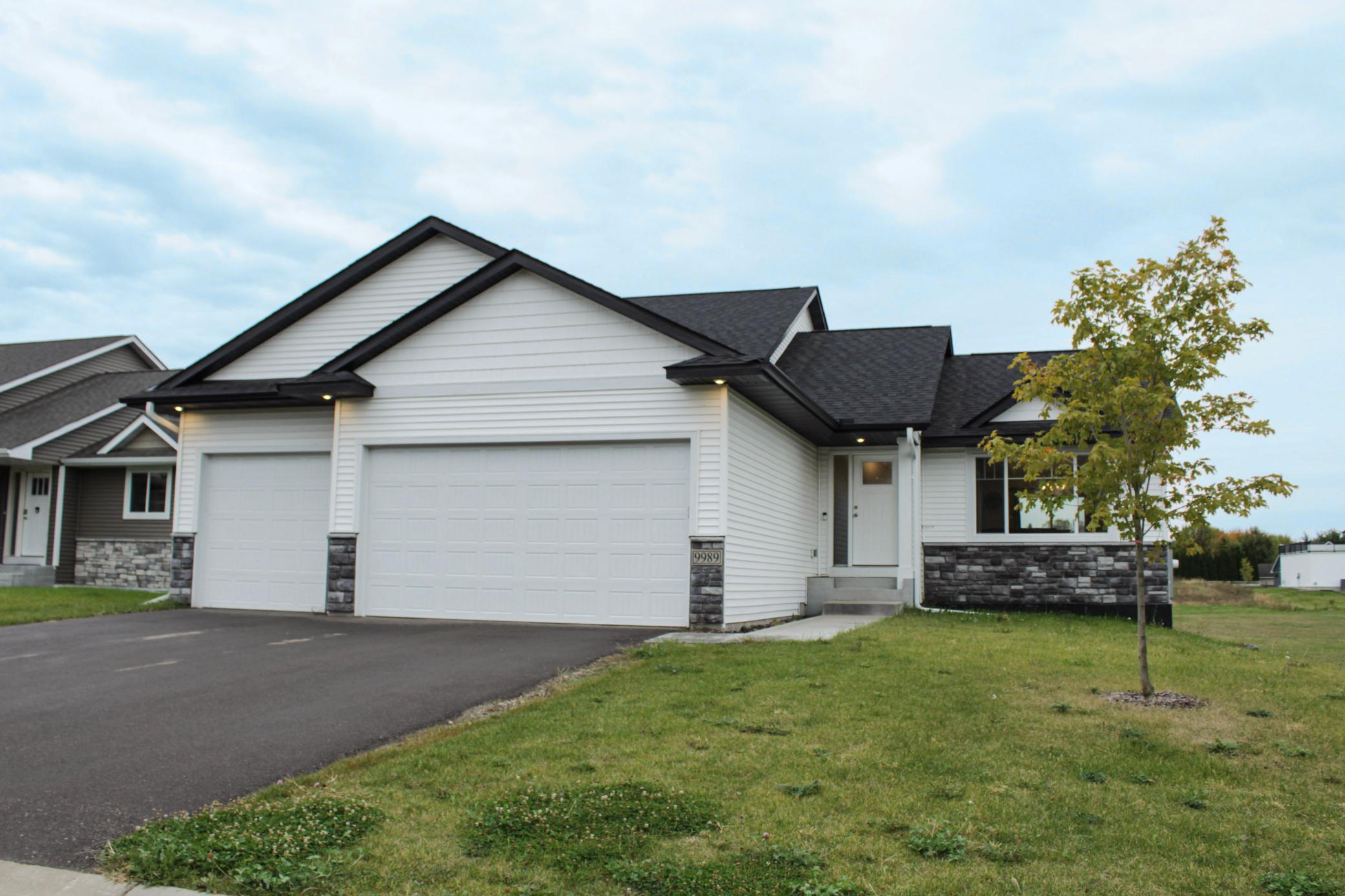 9989 14th Circle NE Property Photo 1