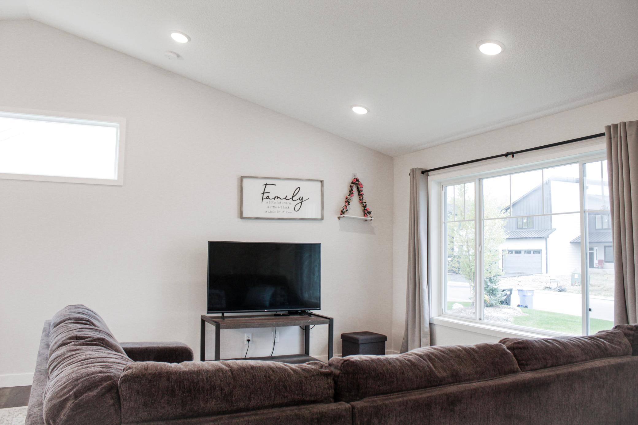 9989 14th Circle Ne Property Photo 3