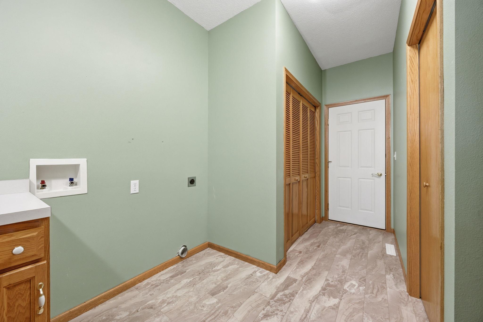 195 Goldfinch Lane Property Photo 16