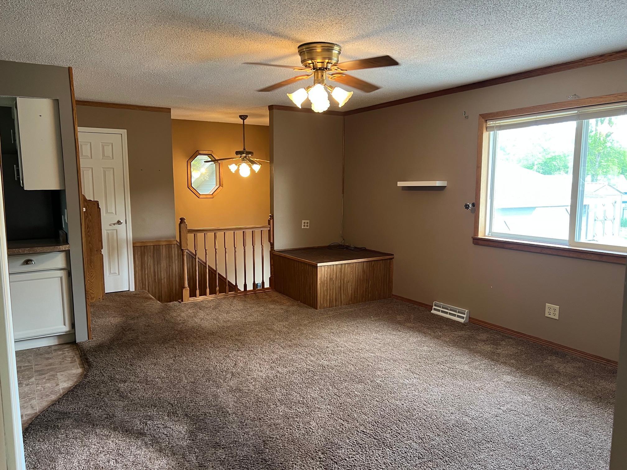129 Nelson Street E Property Photo 6