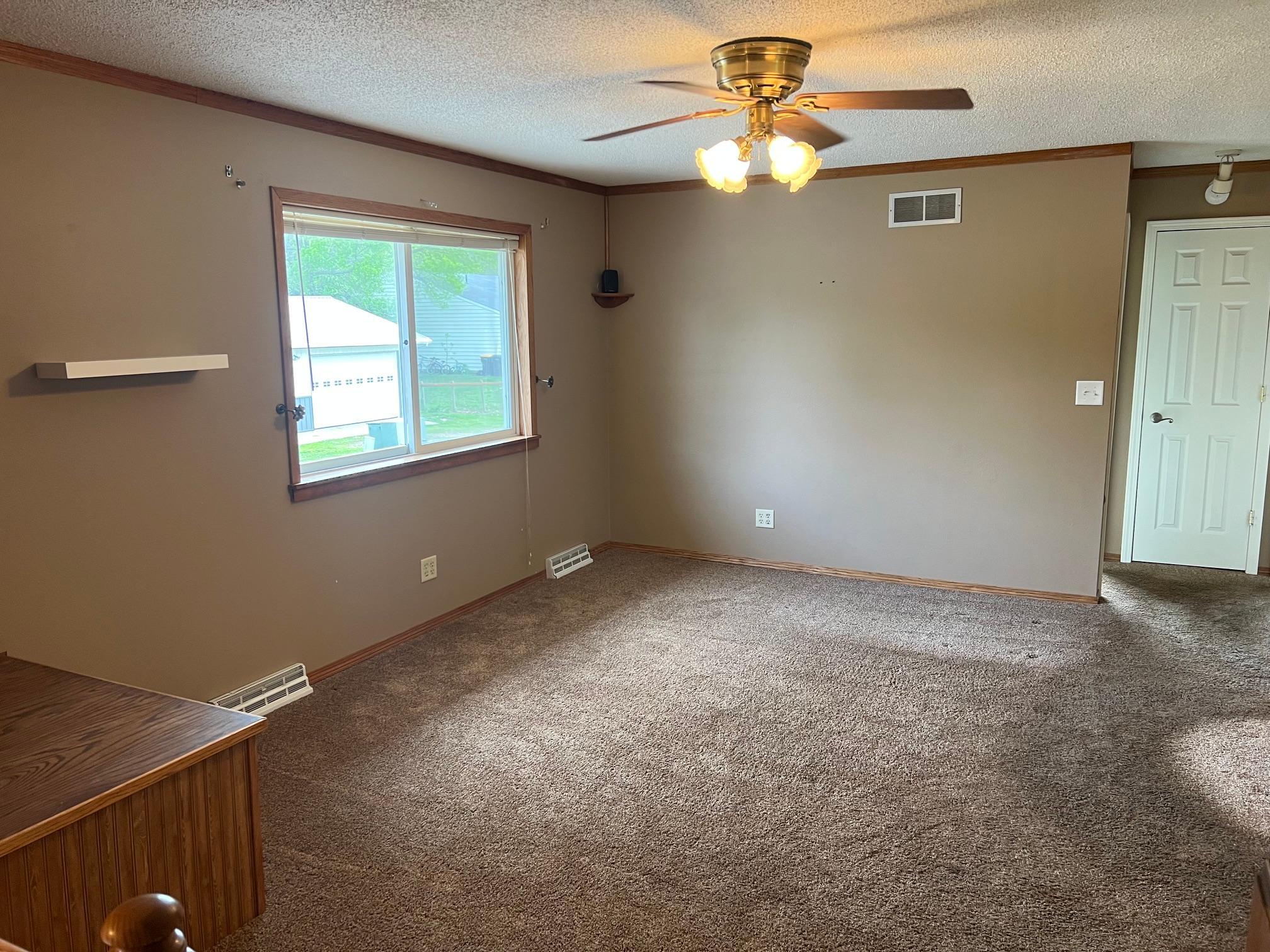 129 Nelson Street E Property Photo 16