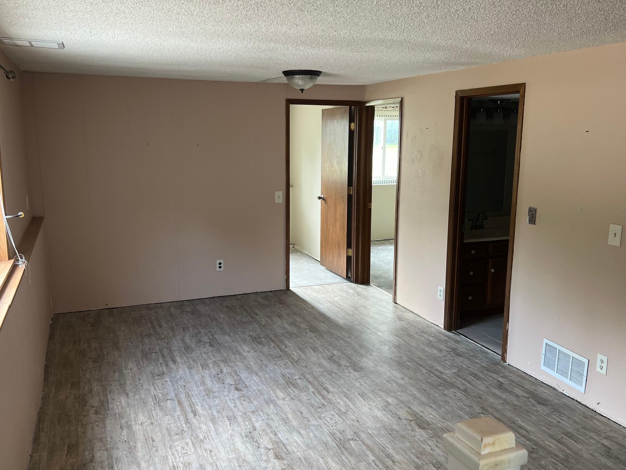 129 Nelson Street E Property Photo 17