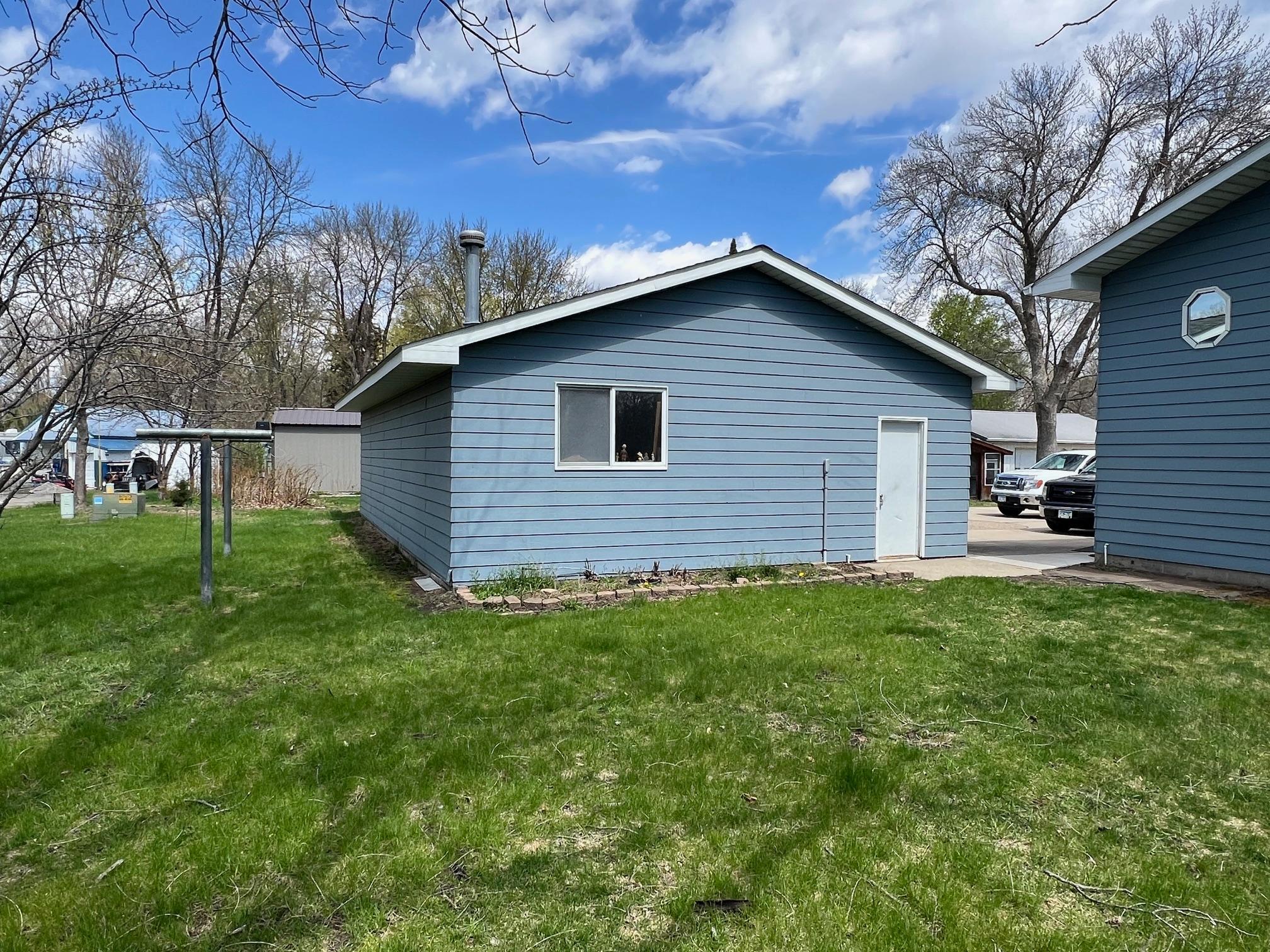 129 Nelson Street E Property Photo 22