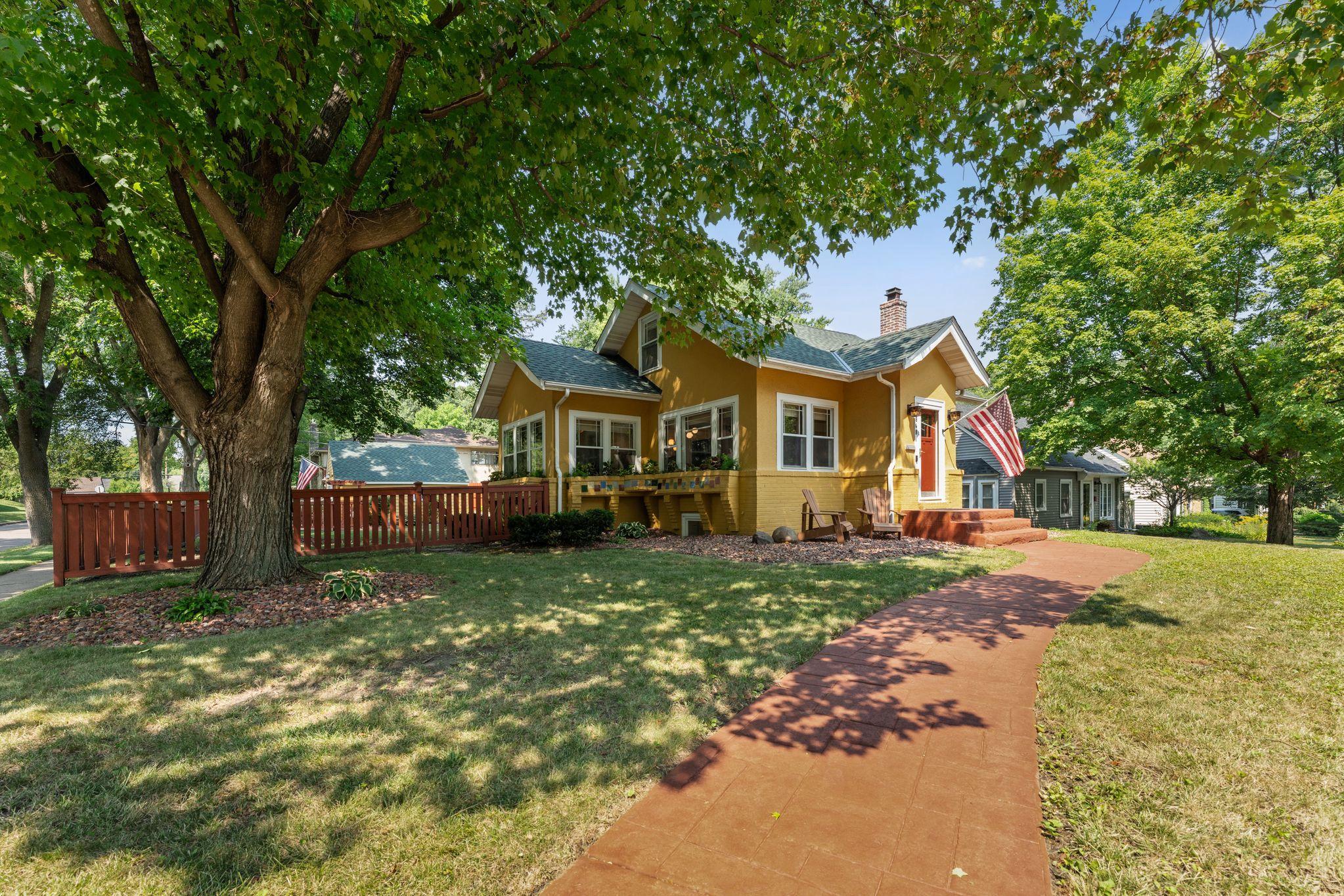 2848 Webster Avenue S Property Photo 1