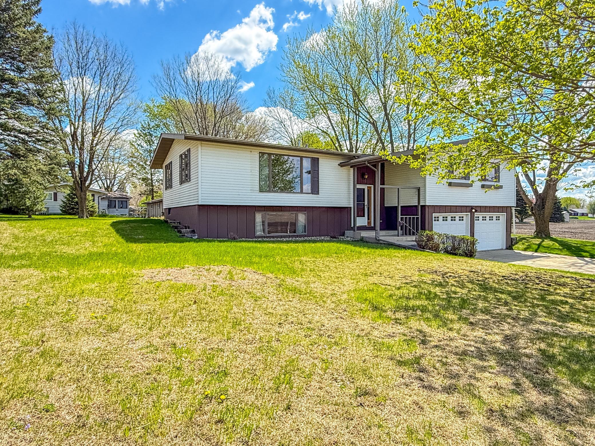 923 Summit Drive Property Photo 1