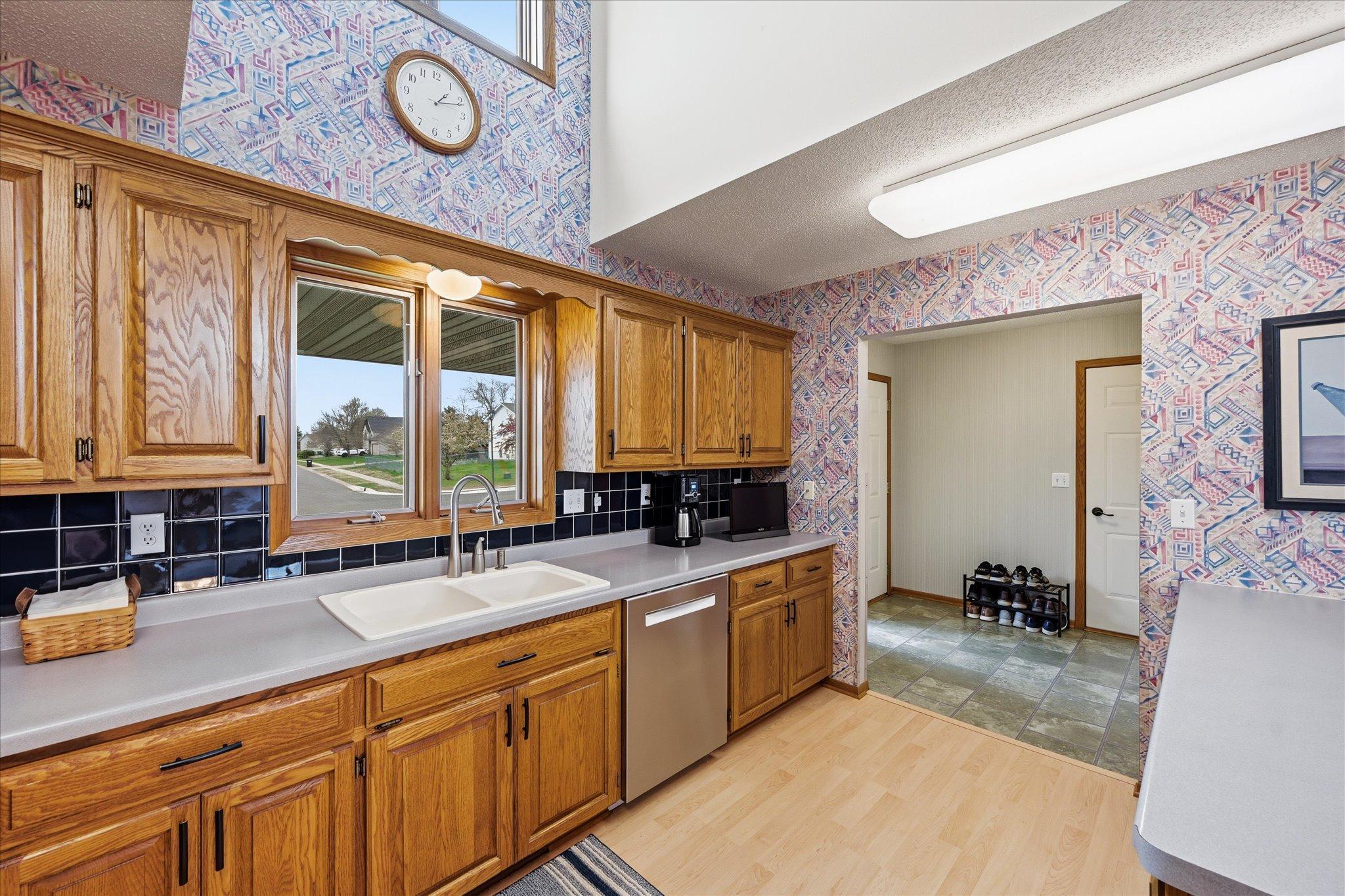 14435 Pineview Drive Property Photo 9