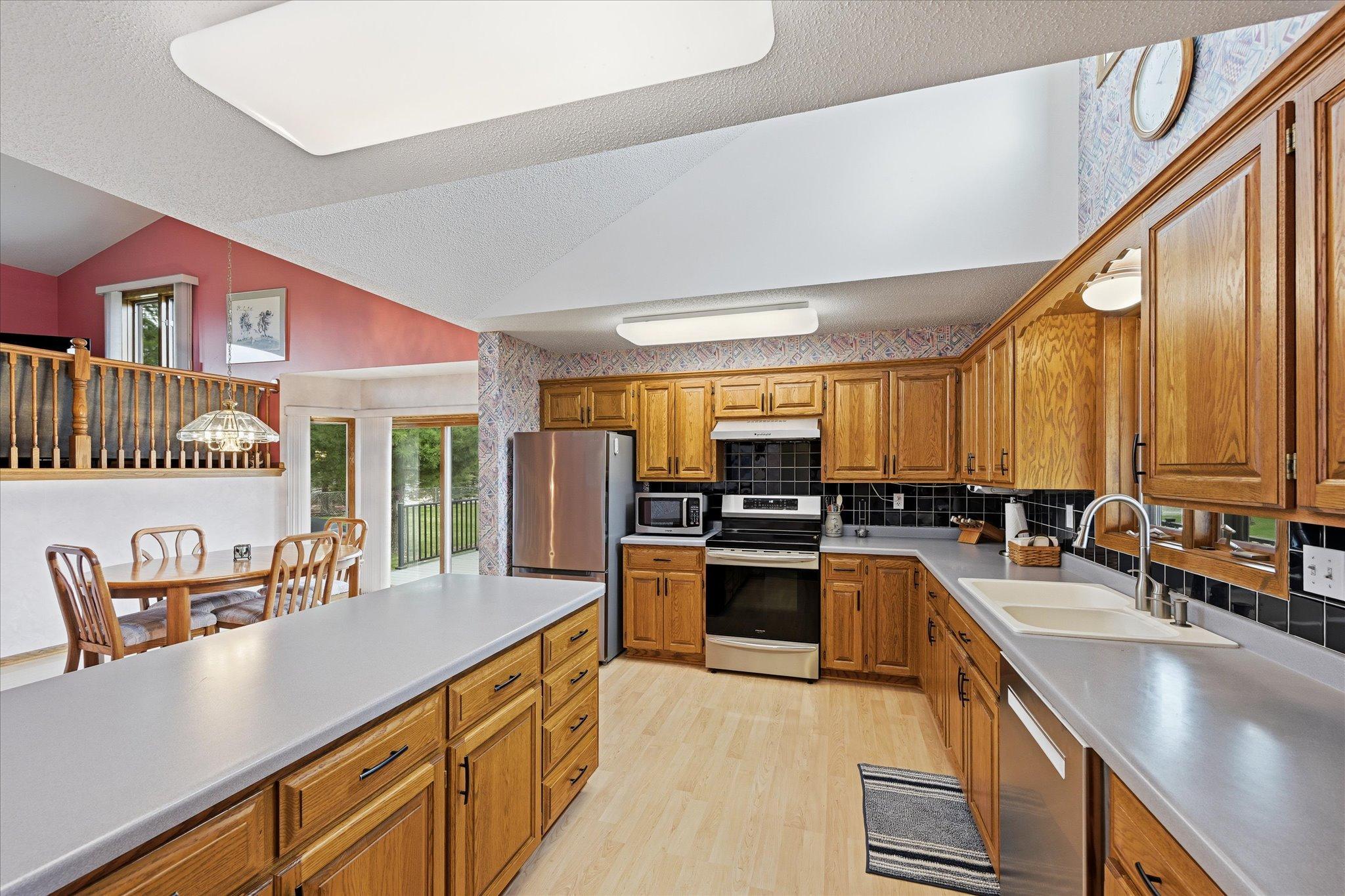 14435 Pineview Drive Property Photo 10