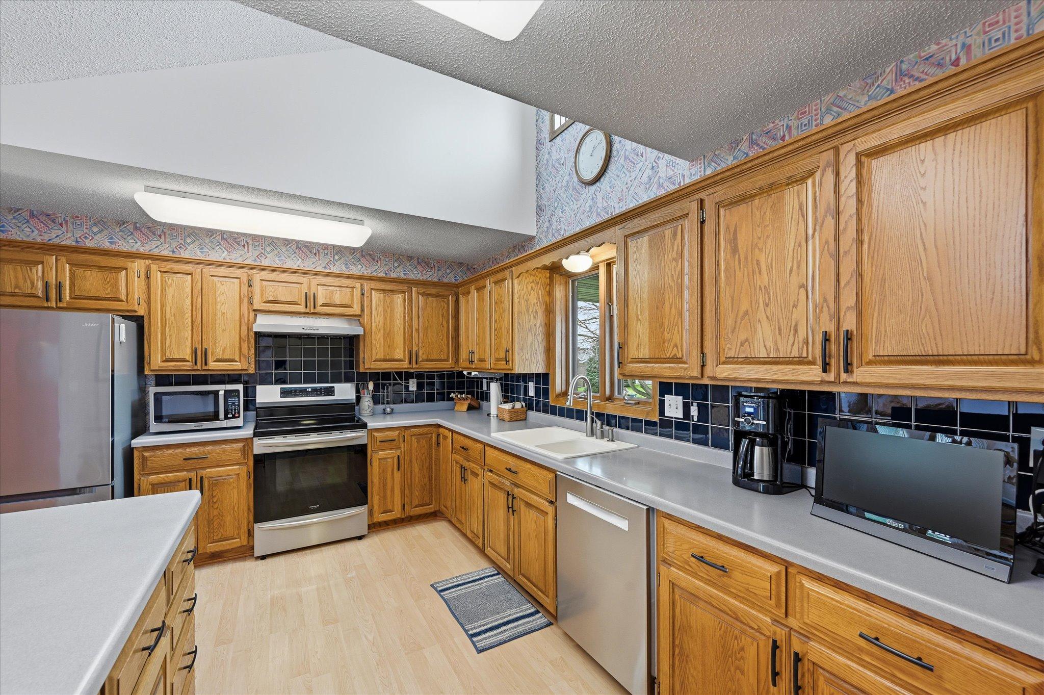 14435 Pineview Drive Property Photo 12
